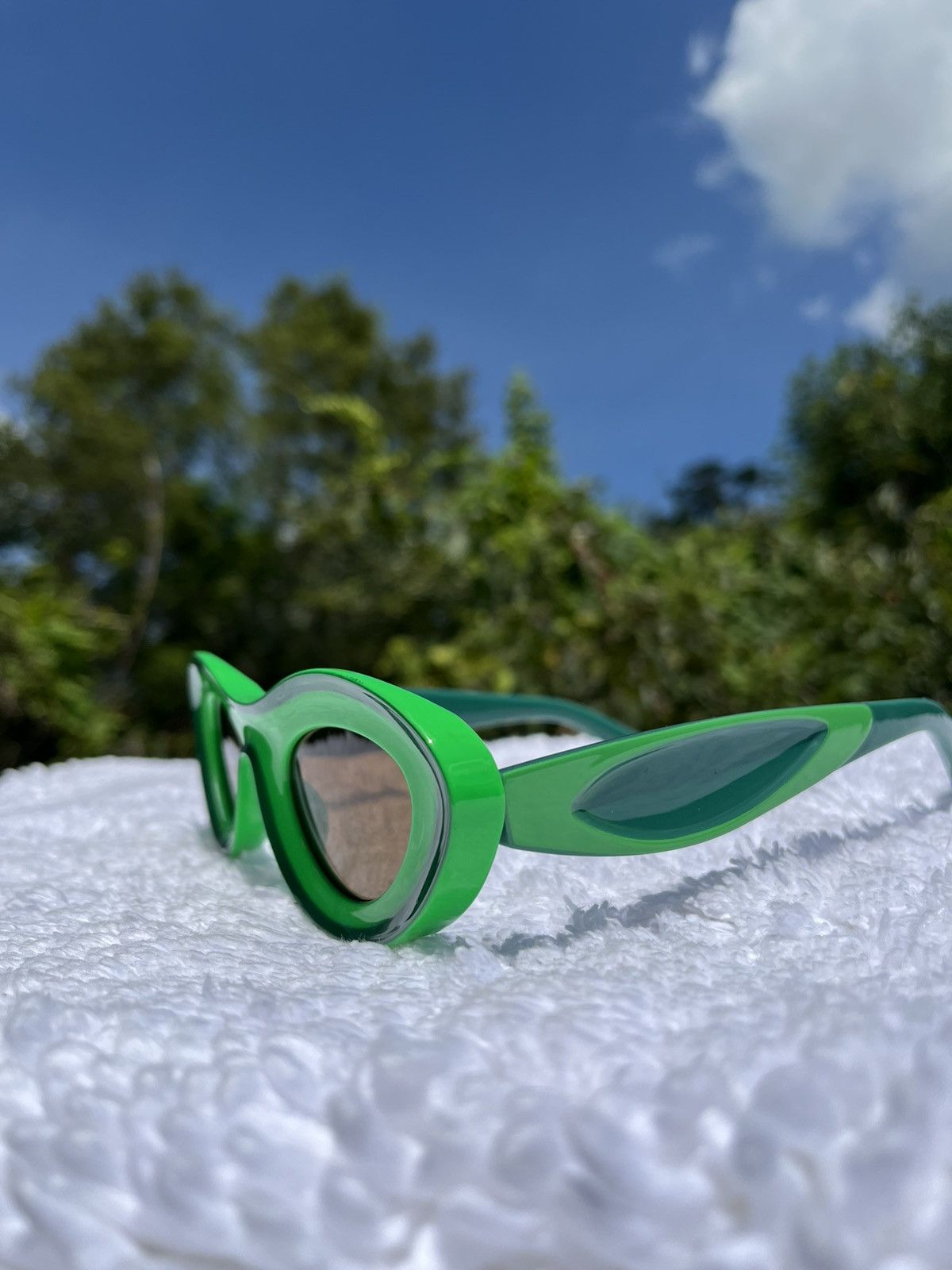 Vintage Green Y2K Futuristic Sun Glasses Green Two Toned Frames Size ONE SIZE - 1 Thumbnail
