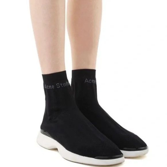 o1y1024 Hi-Top Sneakers In Black