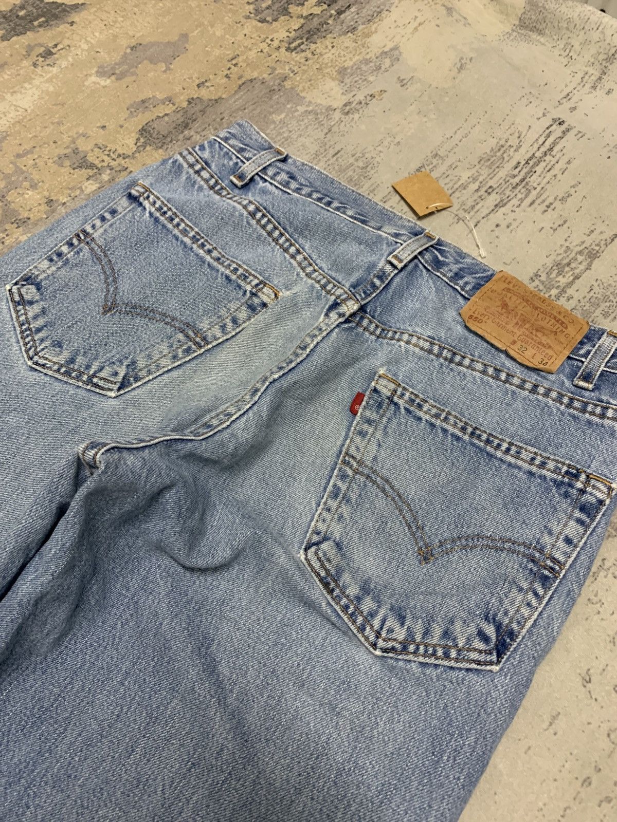 Levi's VTG 90s Levi's 550 Relaxed Fit Tapered Leg Jeans Light Wash Size US 31 - 8 Thumbnail