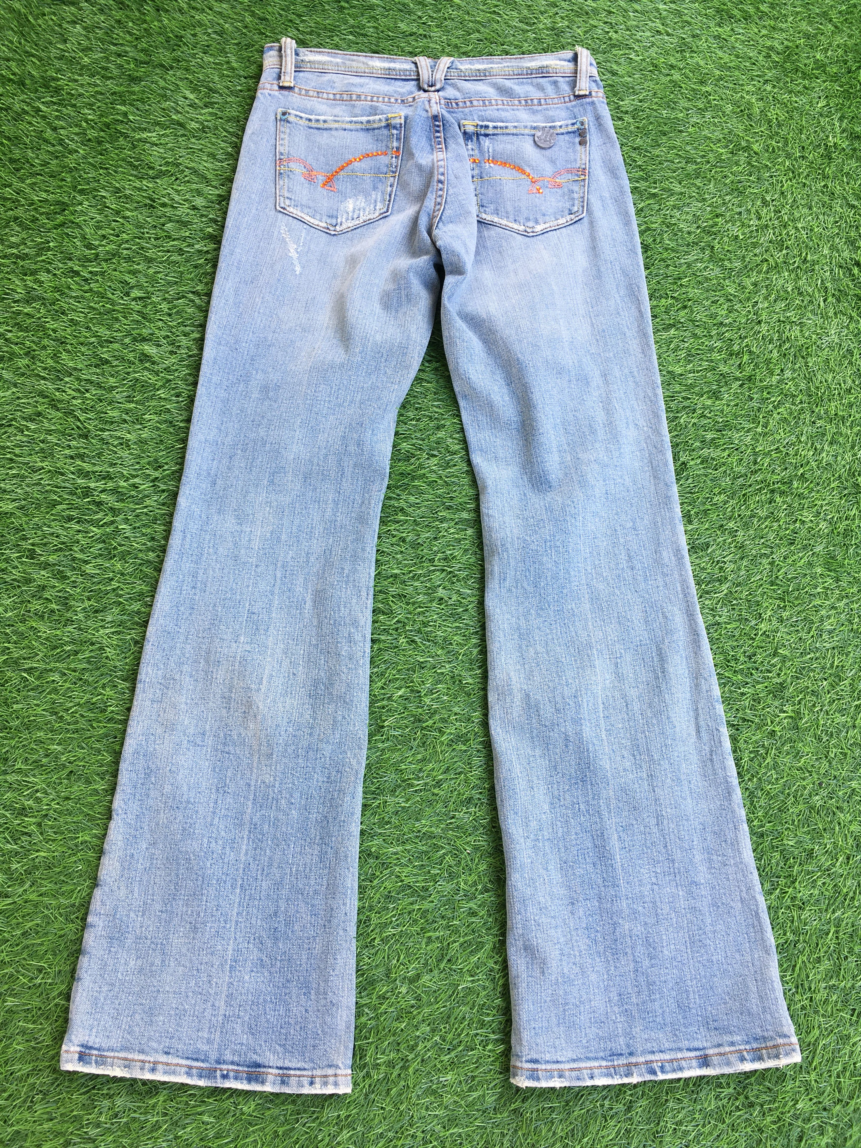 Designer Miss Me light blue wash 2000’s grunge bootcut jeans D-1093 Size 28" / US 6 / IT 42 - 2 Thumbnail