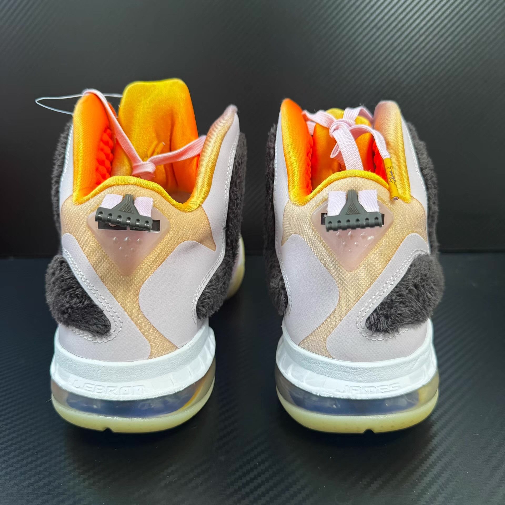 Nike Nike LeBron 9 "Regal Pink" Q11 Size US 9.5 / EU 42-43 - 3 Thumbnail