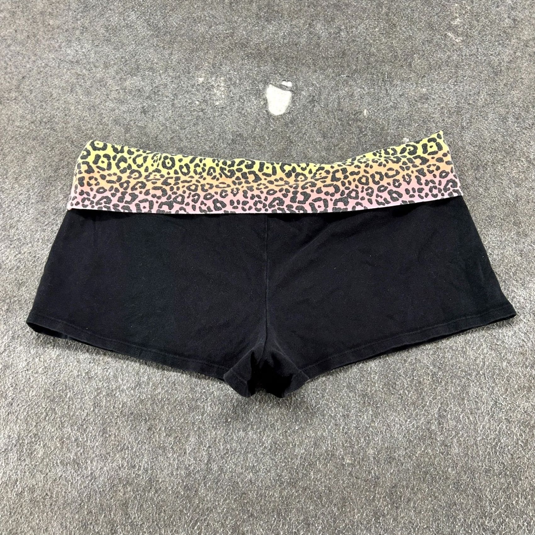 Vintage VINTAGE No Boundaries Shorts Juniors XL Black Fold Over Leopard Print Rainbow Y2K Size 25" / US 0 / IT 36 - 4 Thumbnail