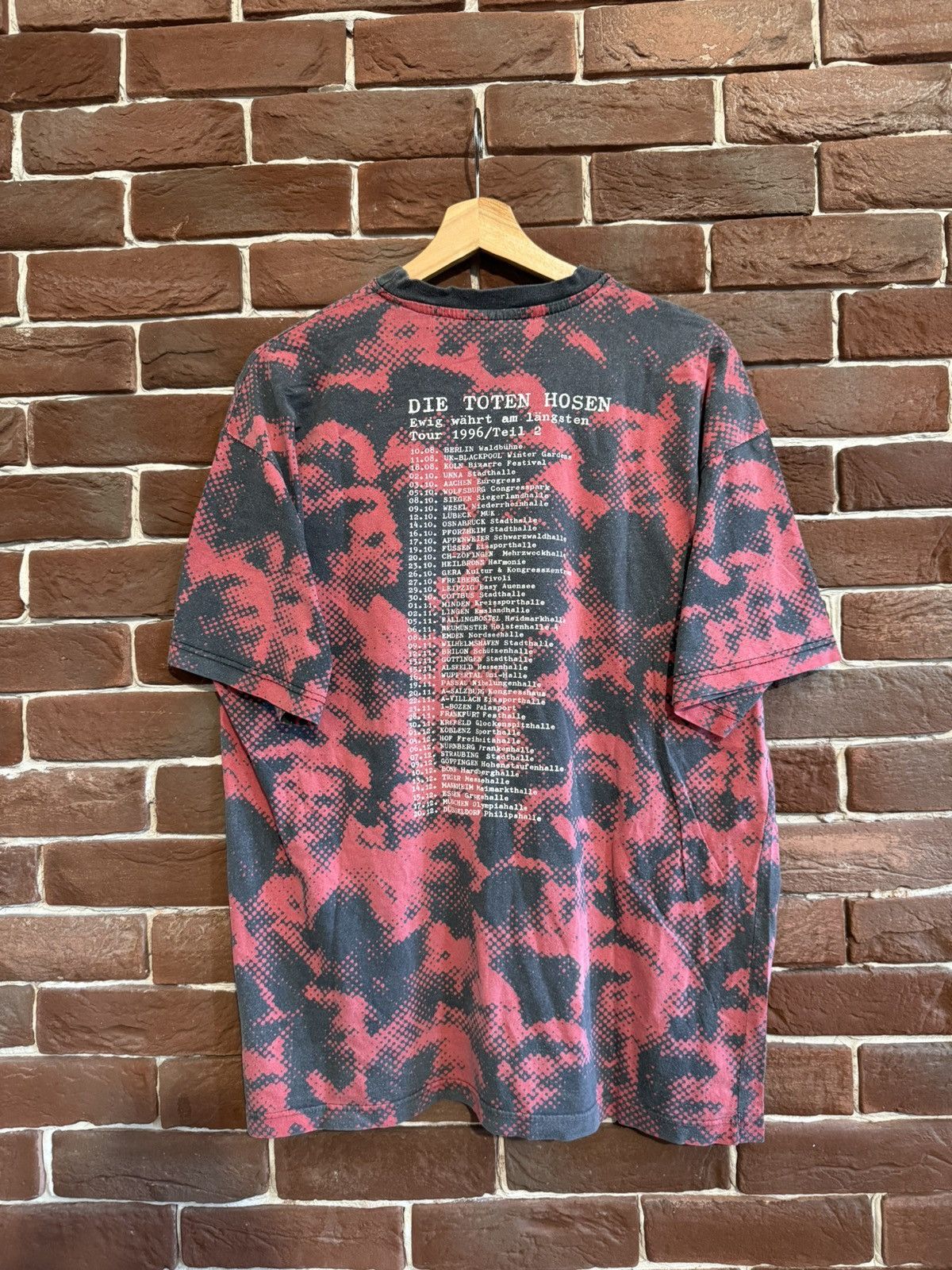 Band Tees Vintage 1996 Die Toten Hosen Faces AOP Red Rock Band Tee Size US XL / EU 56 / 4 - 2 Thumbnail