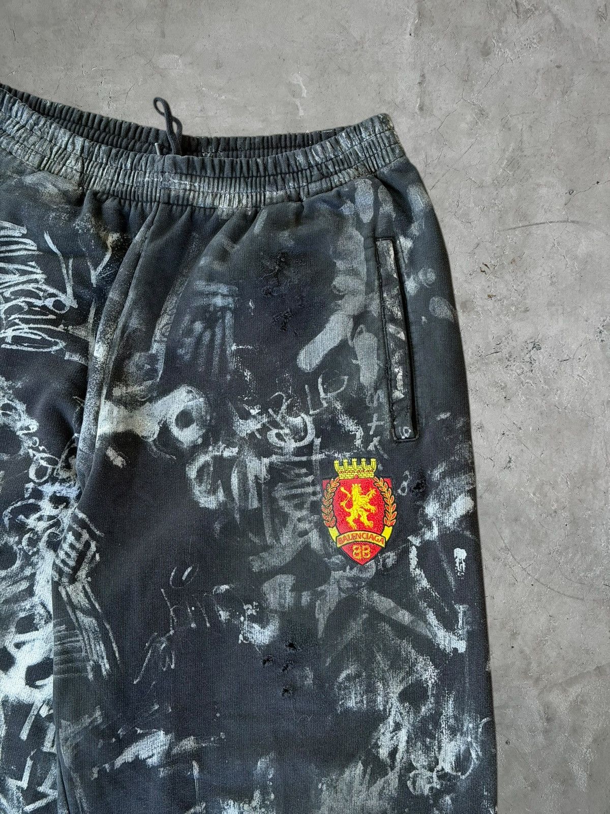 Balenciaga Balenciaga Graffiti Skater Sweatpants Size US 34 / EU 50 - 5 Thumbnail