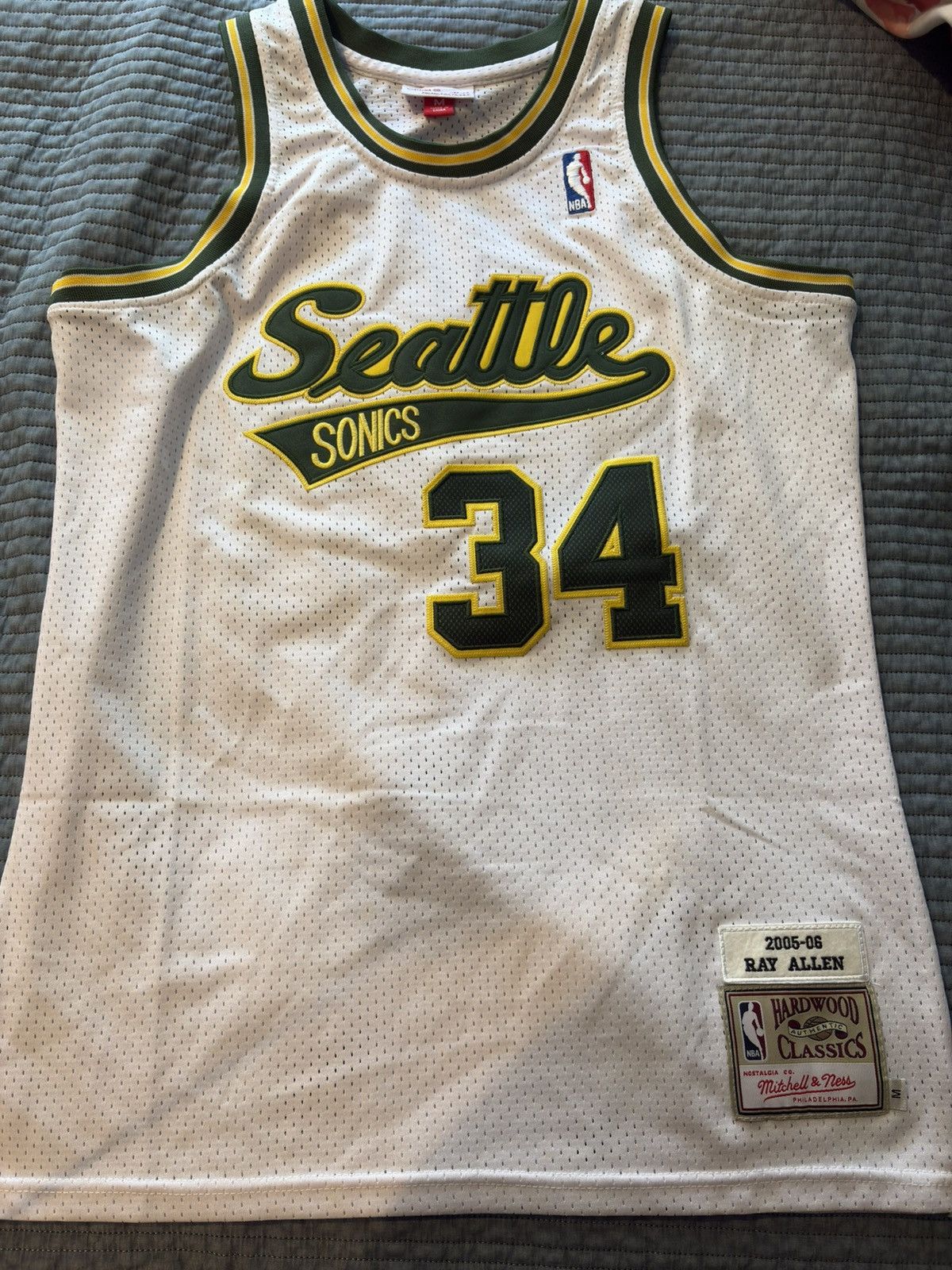 Mitchell & Ness Throwback Sonics Ray Allen Jersey Size US M / EU 48-50 / 2 - 1 Thumbnail