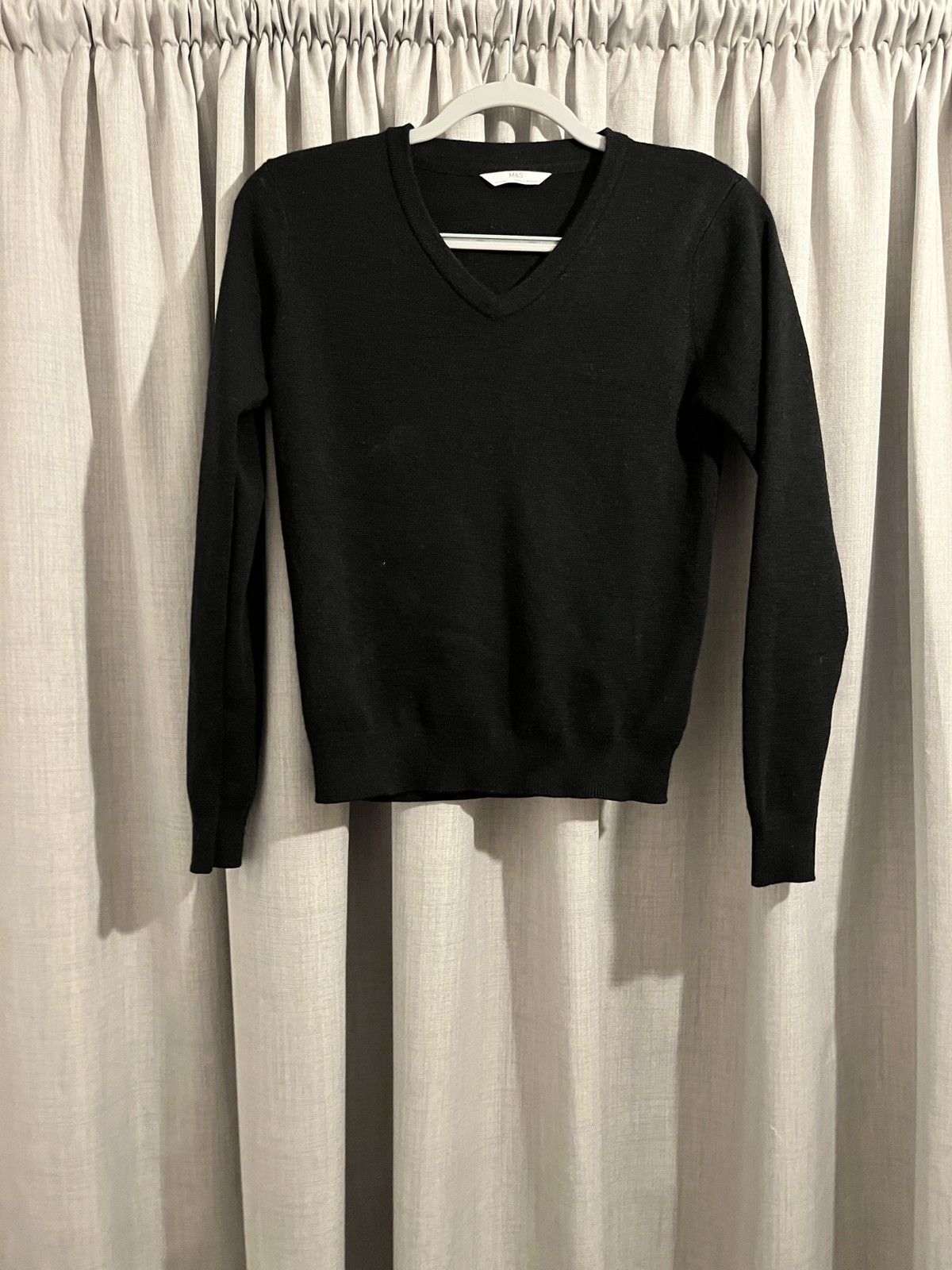 H&M Black v- neck jumper Size US S / EU 44-46 / 1 - 1 Thumbnail