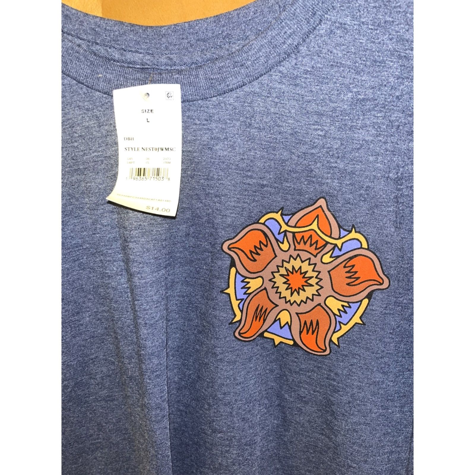 Vintage Netflix Stranger Things Cool Art Eleven & Crew Blue T-shirt Adult Large NWT Size US L / EU 52-54 / 3 - 2 Thumbnail