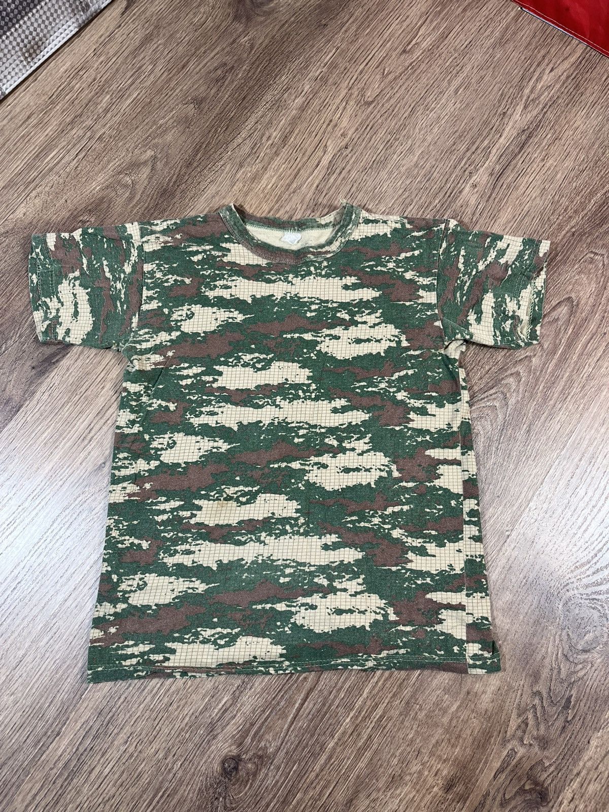 Vintage Vintage Army Camo T Shirt Size US S / EU 44-46 / 1 - 1 Thumbnail