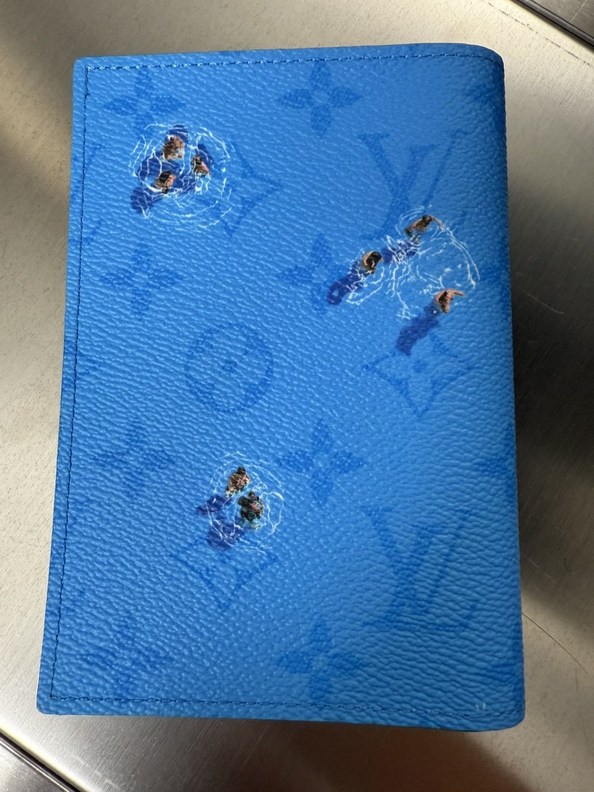 Louis Vuitton Louis Vuitton exclusive Swimming Print passport holder case Size ONE SIZE - 2 Thumbnail