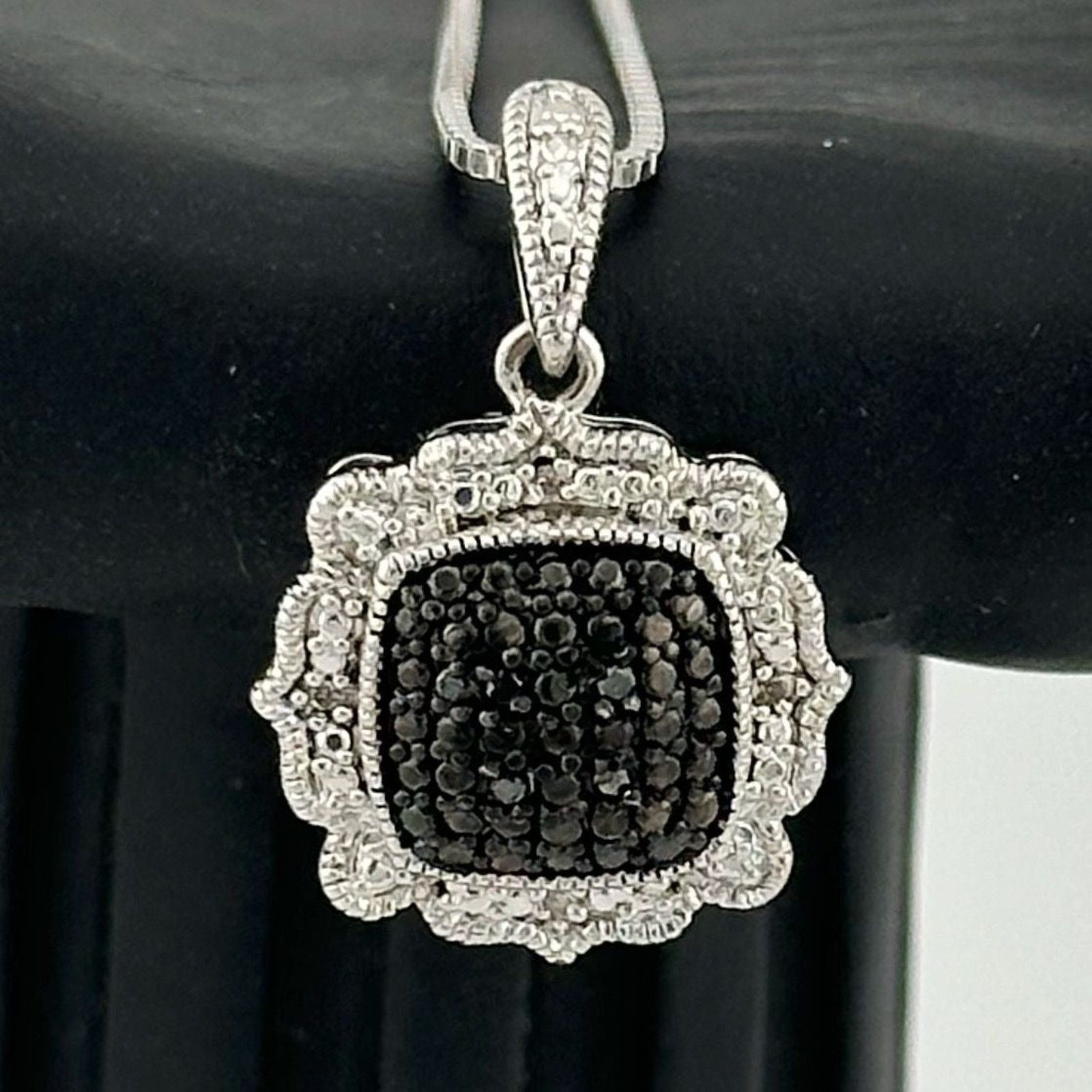 Other Beautiful Black & White Diamond Cluster Pendant Size ONE SIZE - 4 Thumbnail