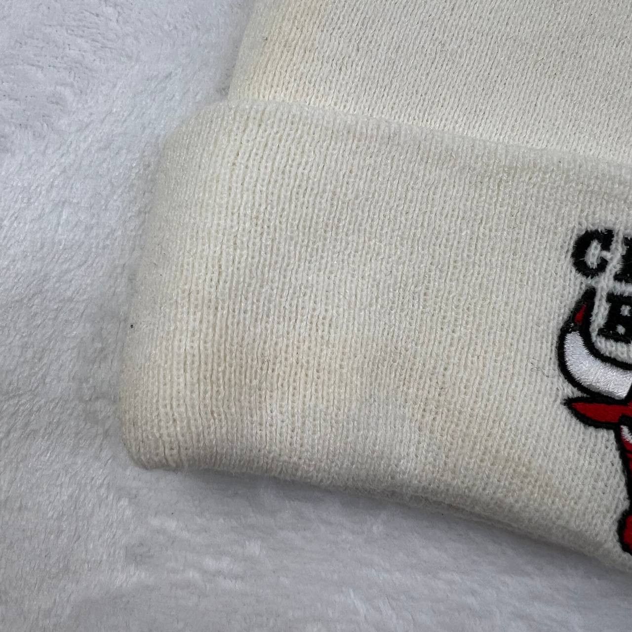 NBA Chicago Bulls Hat Men White Cuffed Beanie Pom Pom Cap New Size ONE SIZE - 3 Thumbnail