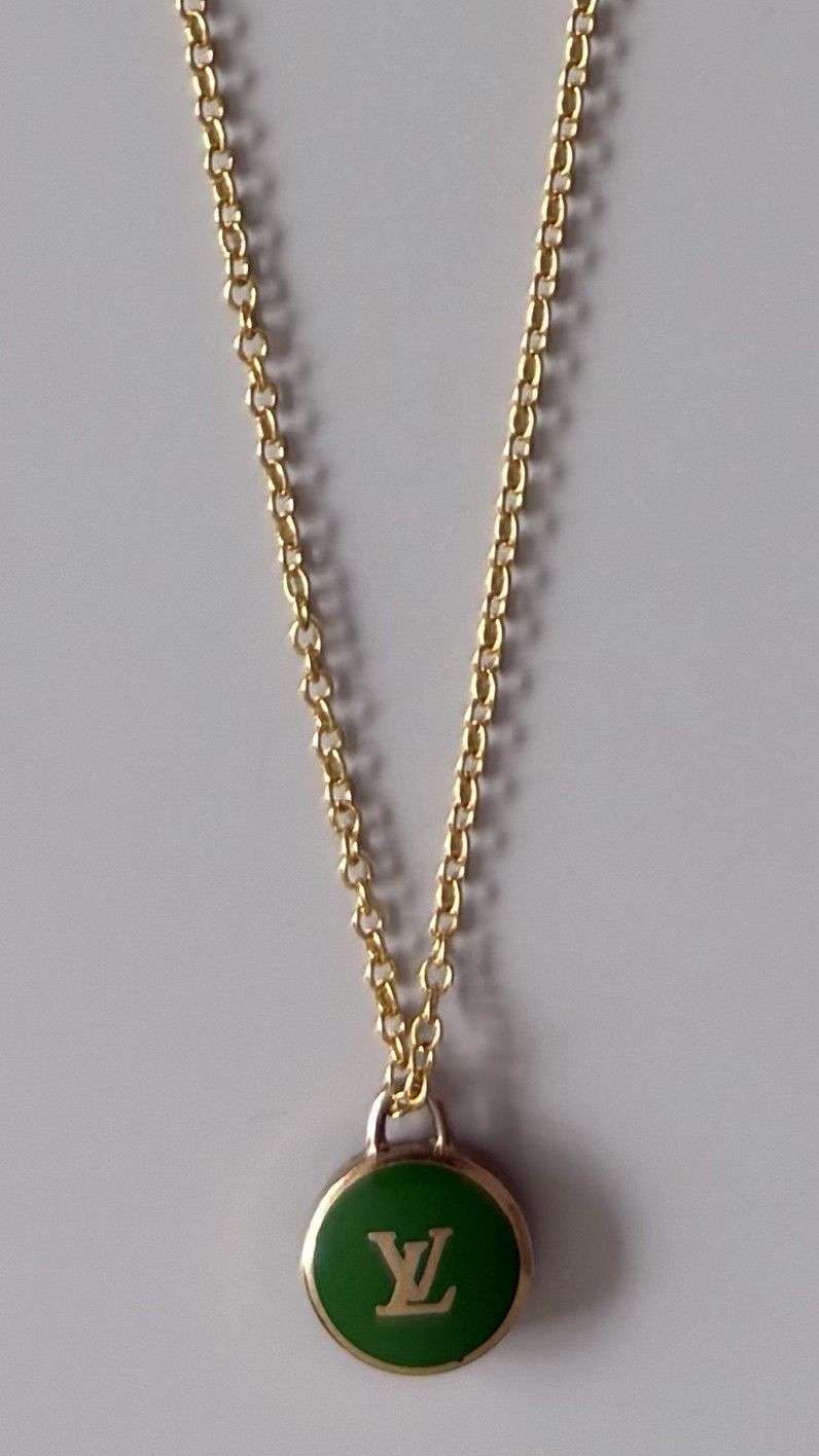 Louis Vuitton Louis Vuitton Green Logo Pendant Necklace Size ONE SIZE - 1 Thumbnail