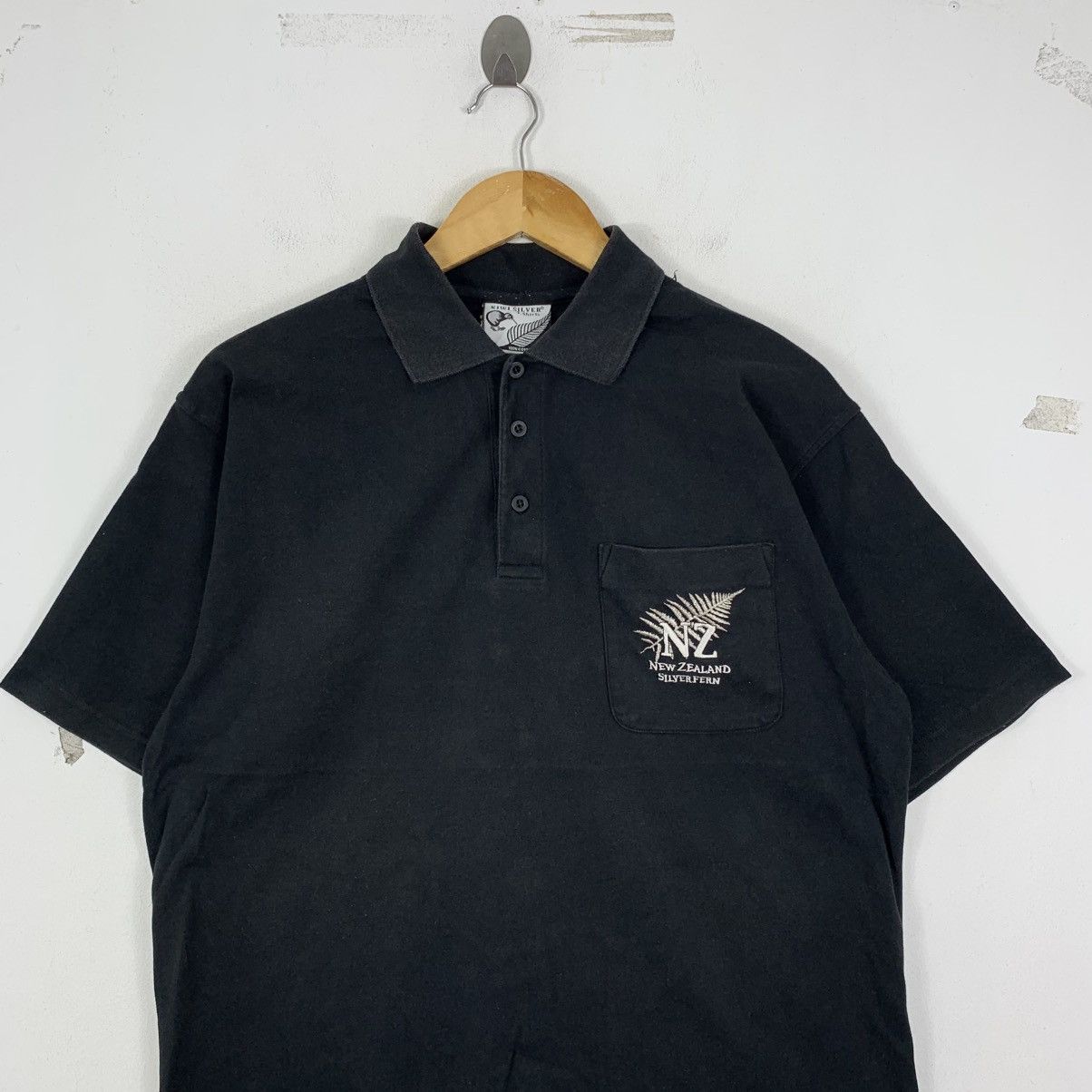 Vintage Vintage NEW ZEALAND Silver Fern Embroidered Collar Tshirt Size US L / EU 52-54 / 3 - 3 Thumbnail