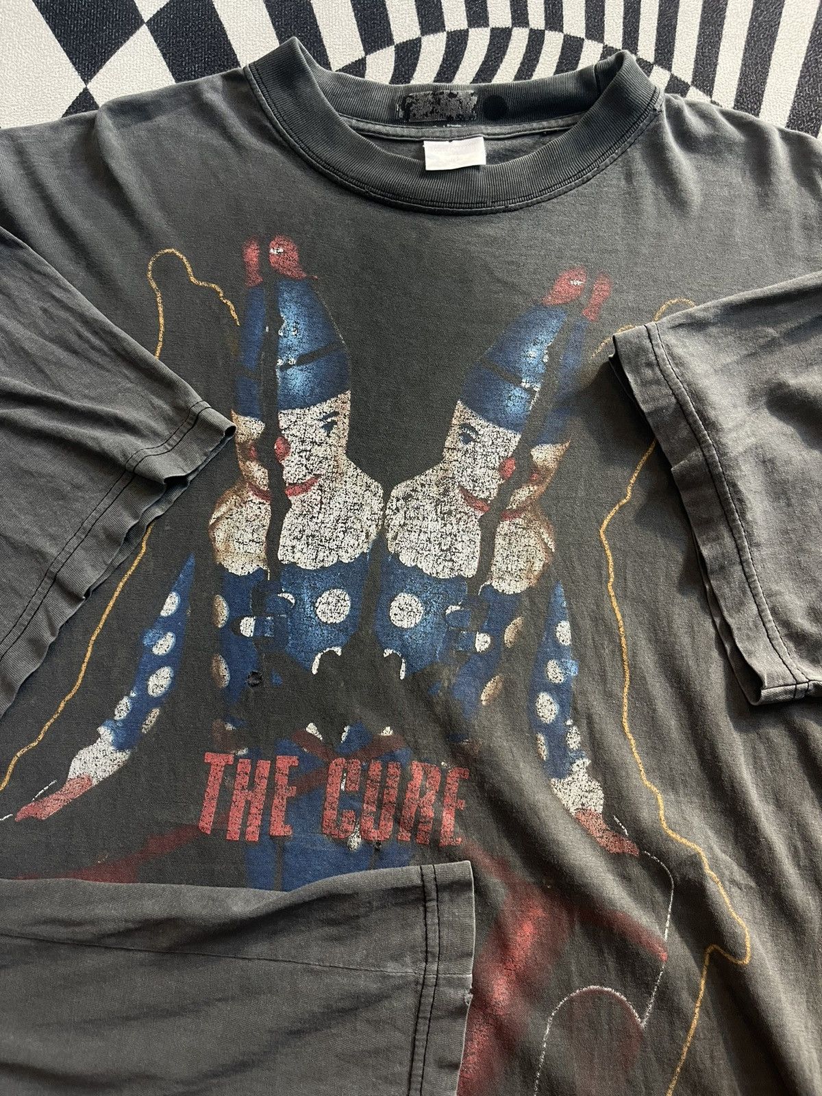 Band Tees Vintage THE CURE Swing Tour 1996’s ( Very Worn ) Tshirt Size US XL / EU 56 / 4 - 7 Thumbnail