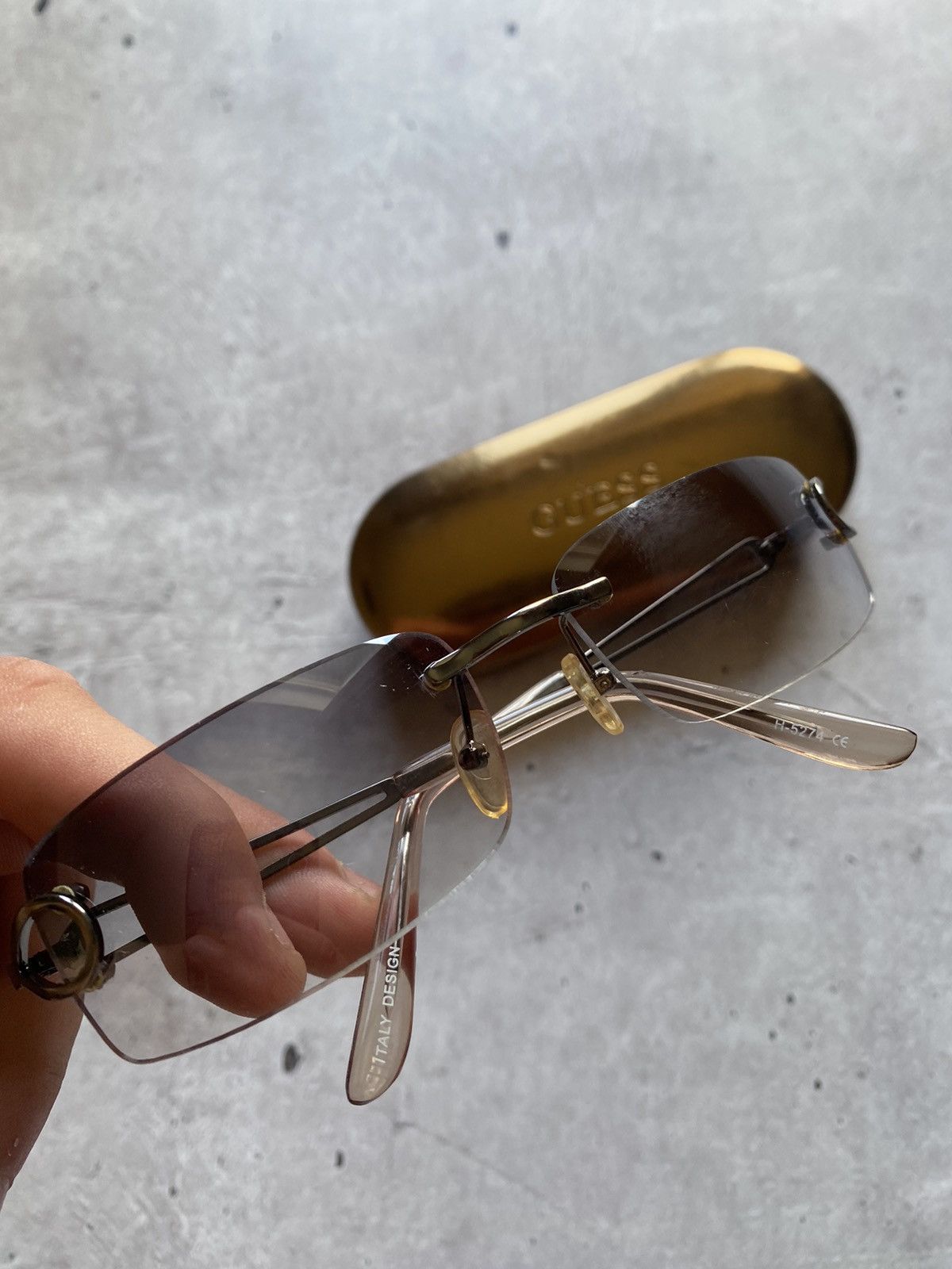 Guess × Vintage Vintage Guess Sunglasses Gold Italy H-5271 GU AS166L 5.10 Size ONE SIZE - 1 Thumbnail