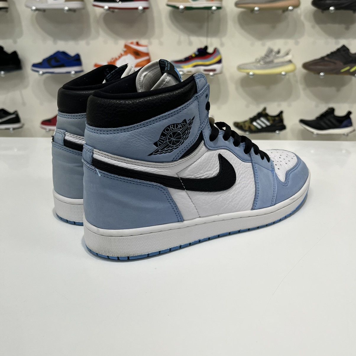 Nike Air Jordan 1 Retro High OG University Blue Size US 12 / EU 45 - 5 Thumbnail