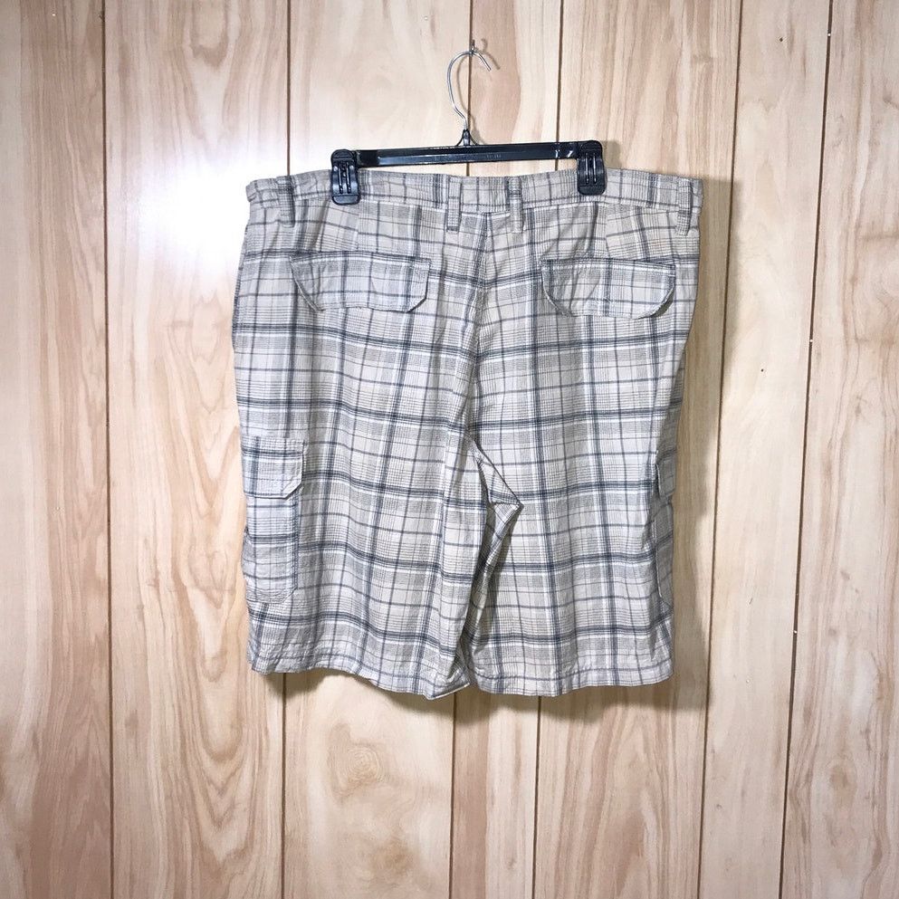 Basic Editions Basic Editions Tan Plaid Cotton Cargo Shorts Men 40 Size US 40 / EU 56 - 2 Thumbnail