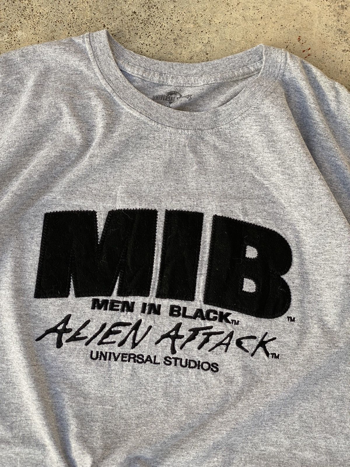 Universal Studios 2000s Men in Black Alien Attack Embroidered Tees Size US XXL / EU 58 / 5 - 2 Thumbnail