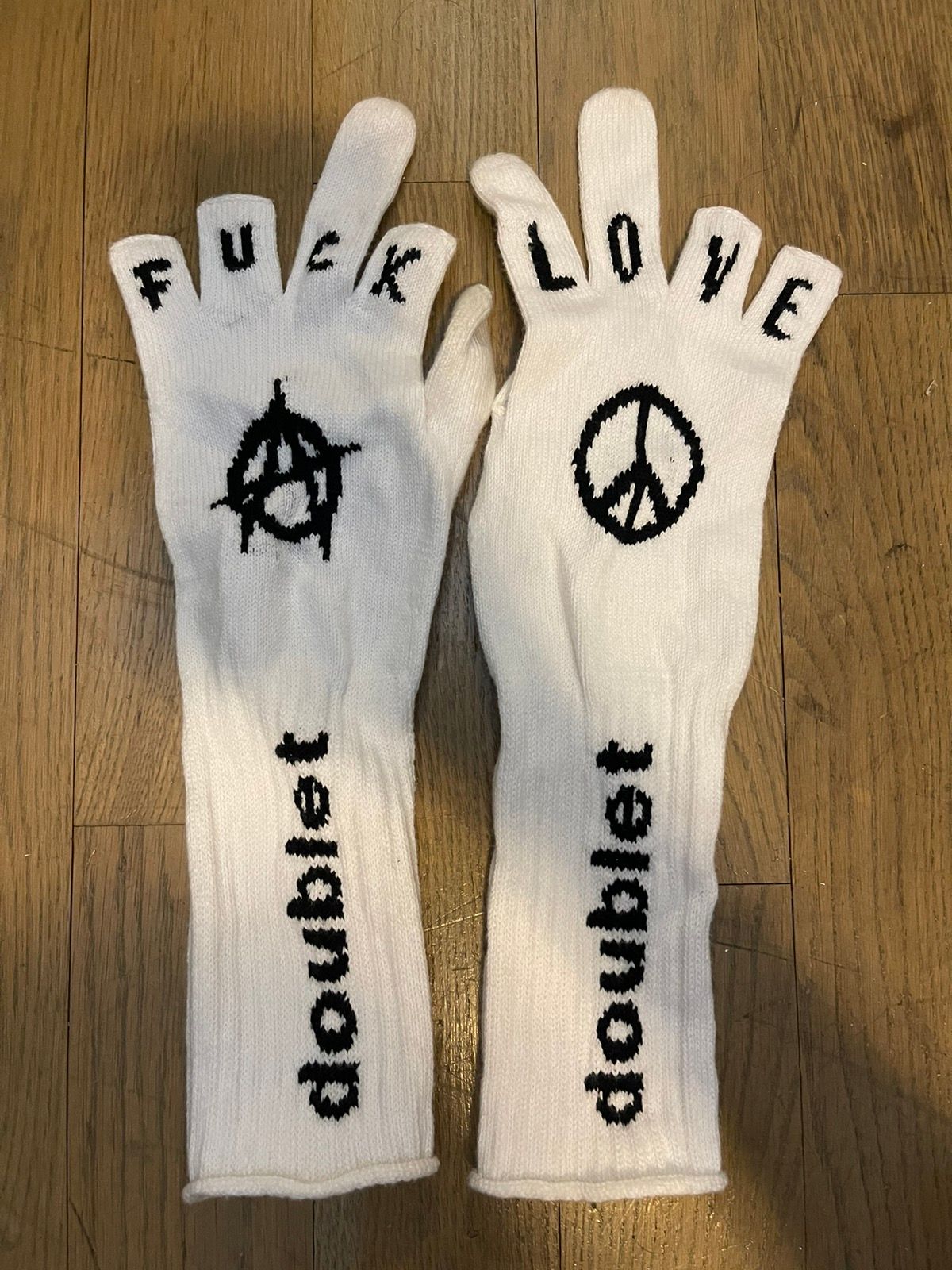 Pre-owned Doublet Love Fuck Finger Signs Gloves In White
