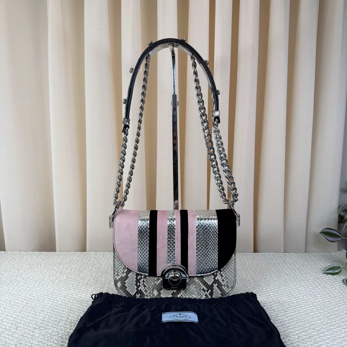 Prada Pre-loved Bag Very good condition Size ONE SIZE - 1 Thumbnail