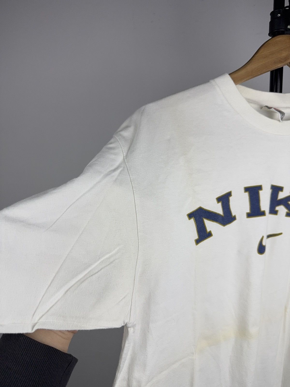 Nike Vintage 90s Retro Nike Big Logo Swoosh T-Shirt White 90s Size US L / EU 52-54 / 3 - 5 Thumbnail