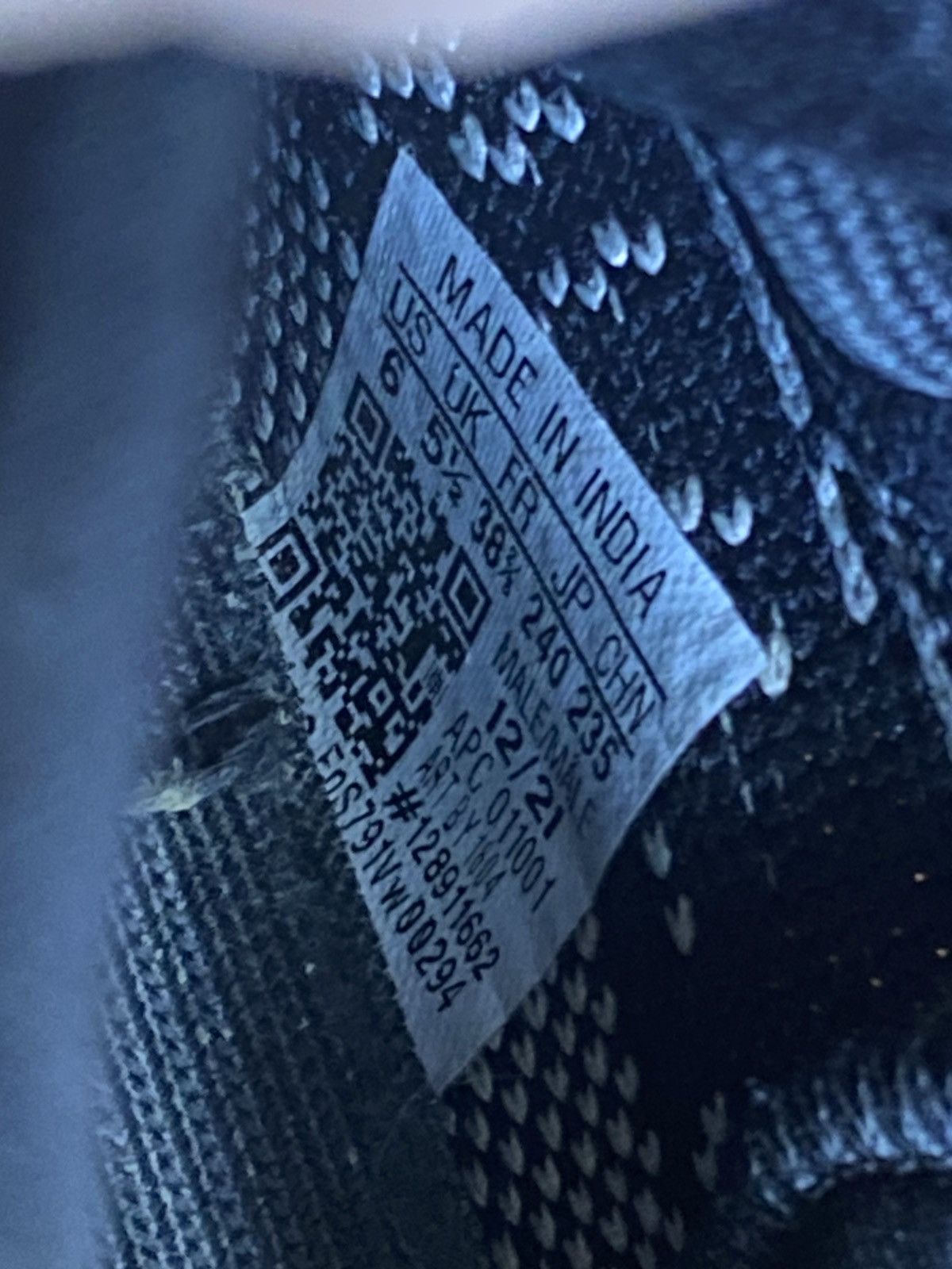 Adidas × Kanye West adidas YEEZY BOOST 350v2 Oreo Size US 6 / EU 39 - 16 Thumbnail