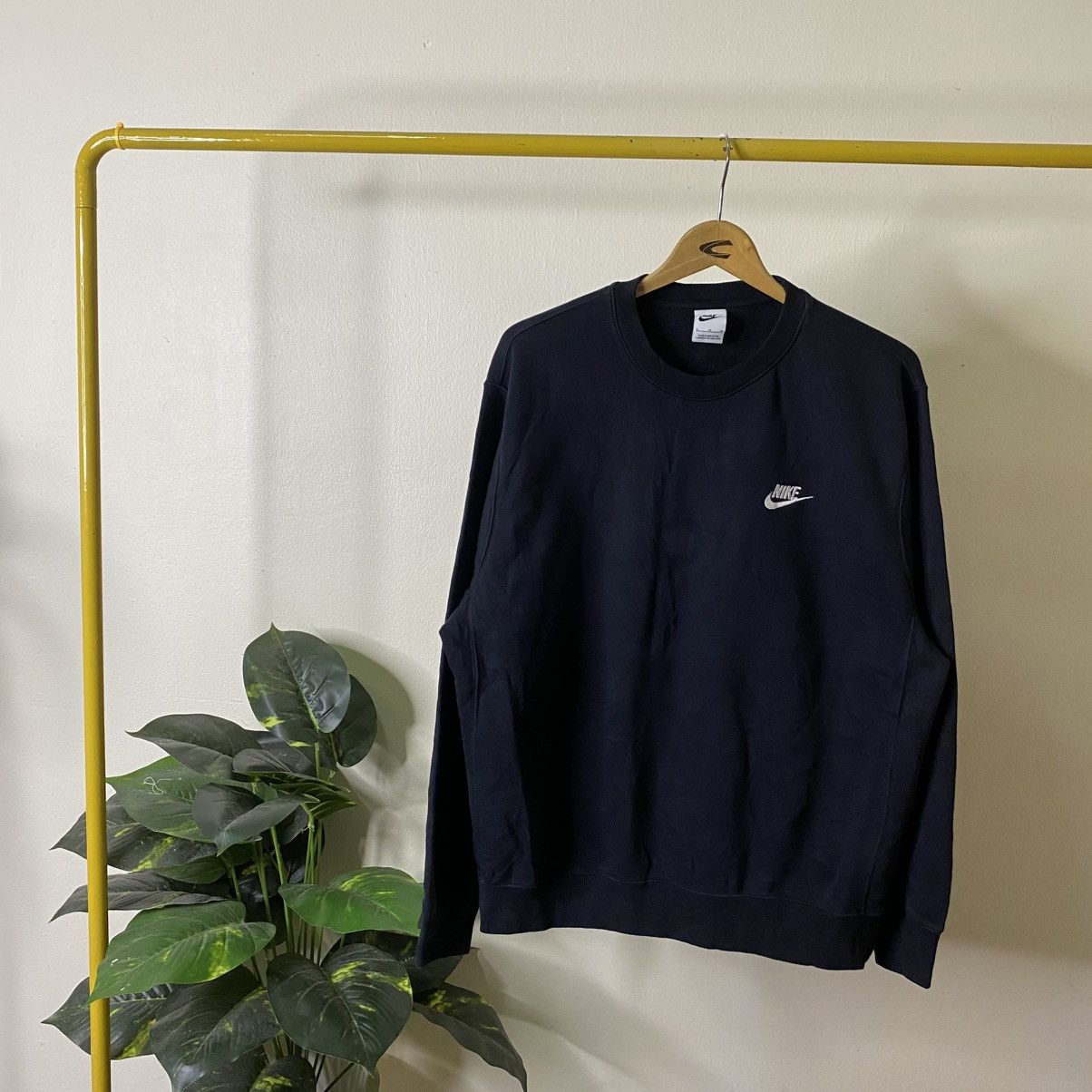Nike Y2K Nike Essential Embroidery Swoosh Crewneck Sweatshirt Size US XL / EU 56 / 4 - 1 Thumbnail
