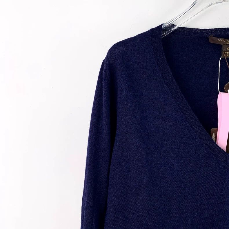 Louis Vuitton Louis Vuitton Navy Blue V-Neck Wool Long-Sleeve Sweater Size US XL / EU 56 / 4 - 3 Thumbnail