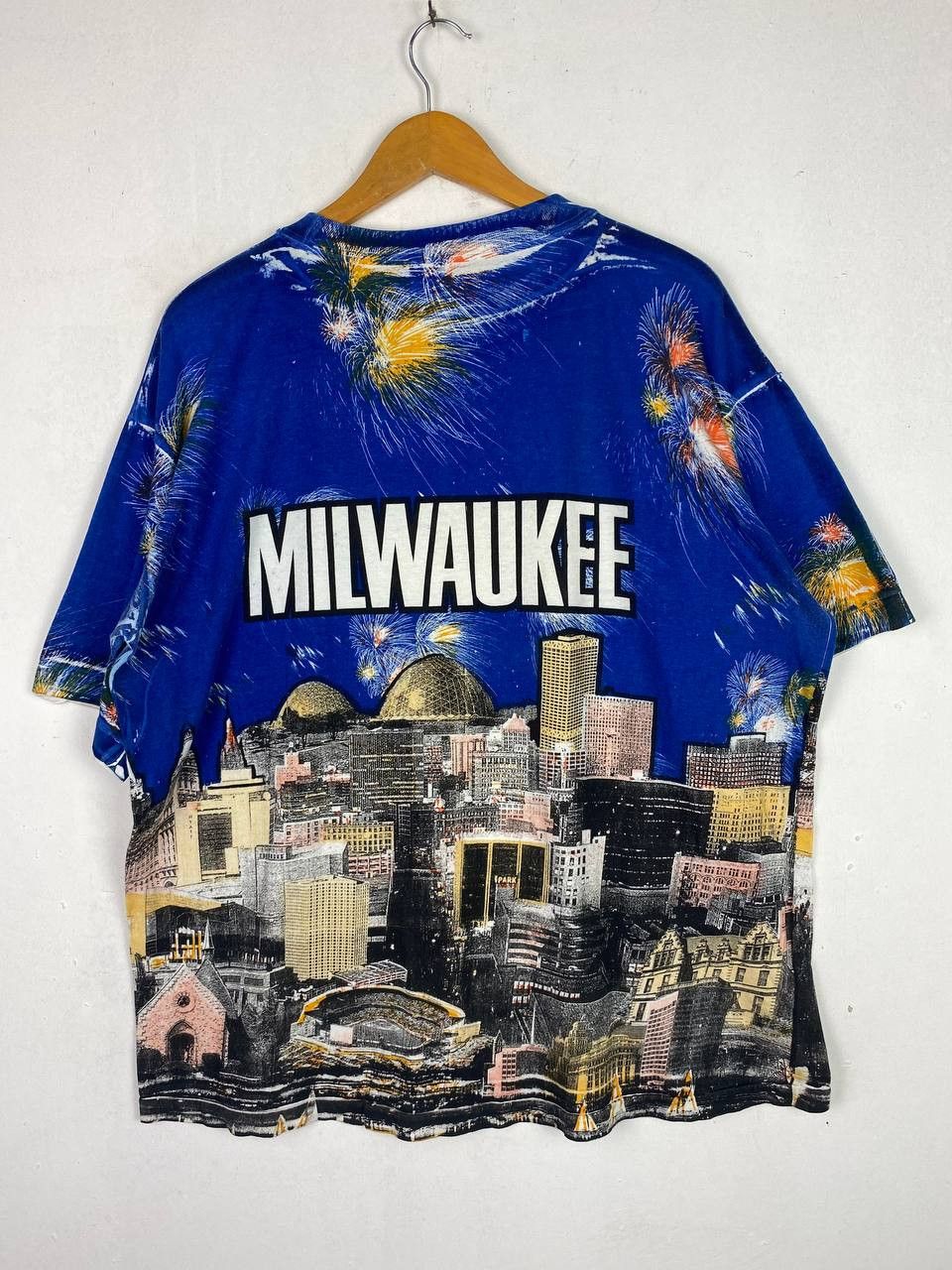 Vintage vintage milwaukee all over print tee nice design Size US XL / EU 56 / 4 - 8 Thumbnail