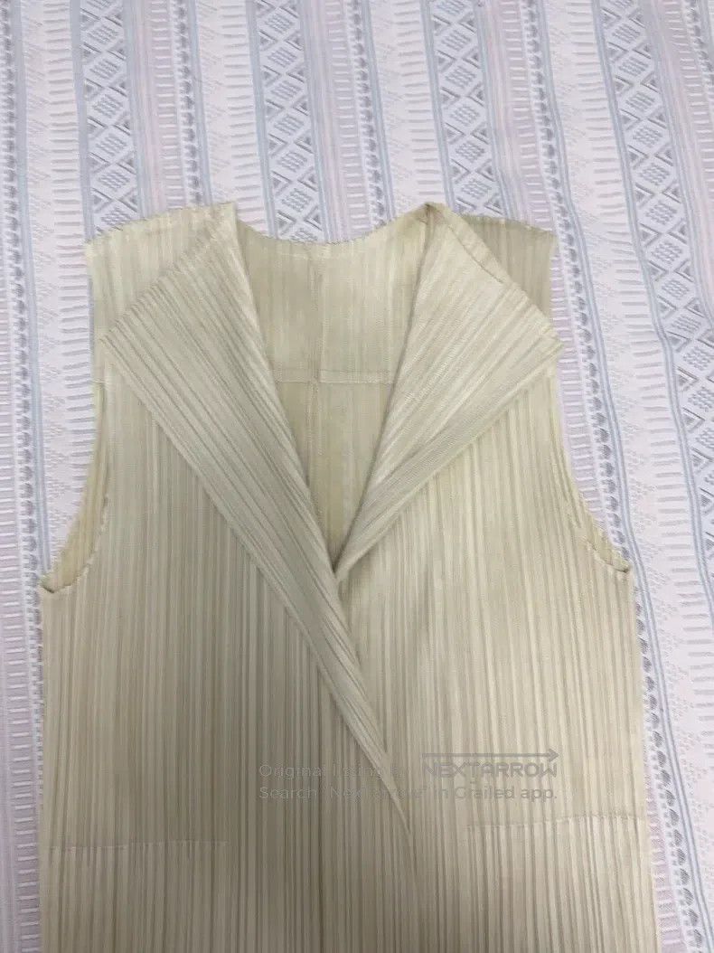 Issey Miyake Issey Miyake Yellow-beige Pleated Vest Size L / US 10 / IT 46 - 4 Thumbnail