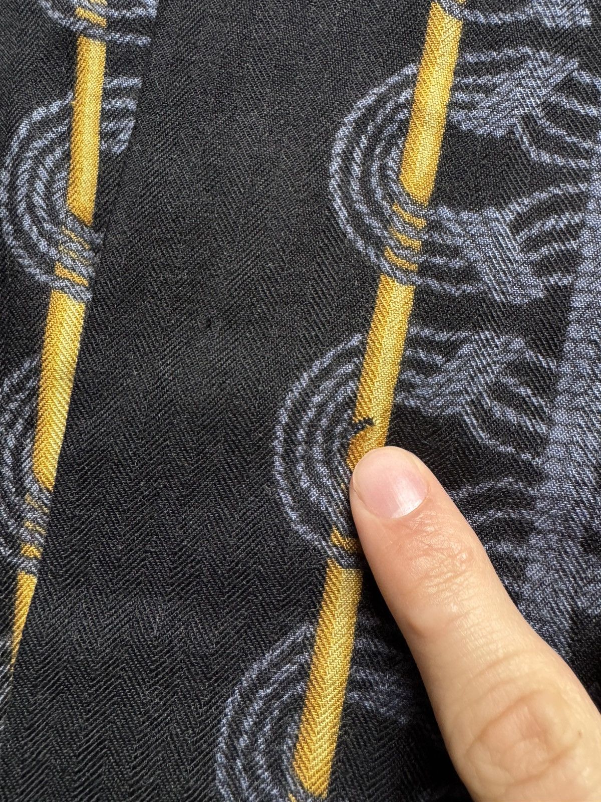 Hermes Hermès Les Cavaliers d'or Black/Gold Cashmere/Silk scarf OS Size ONE SIZE - 16 Thumbnail