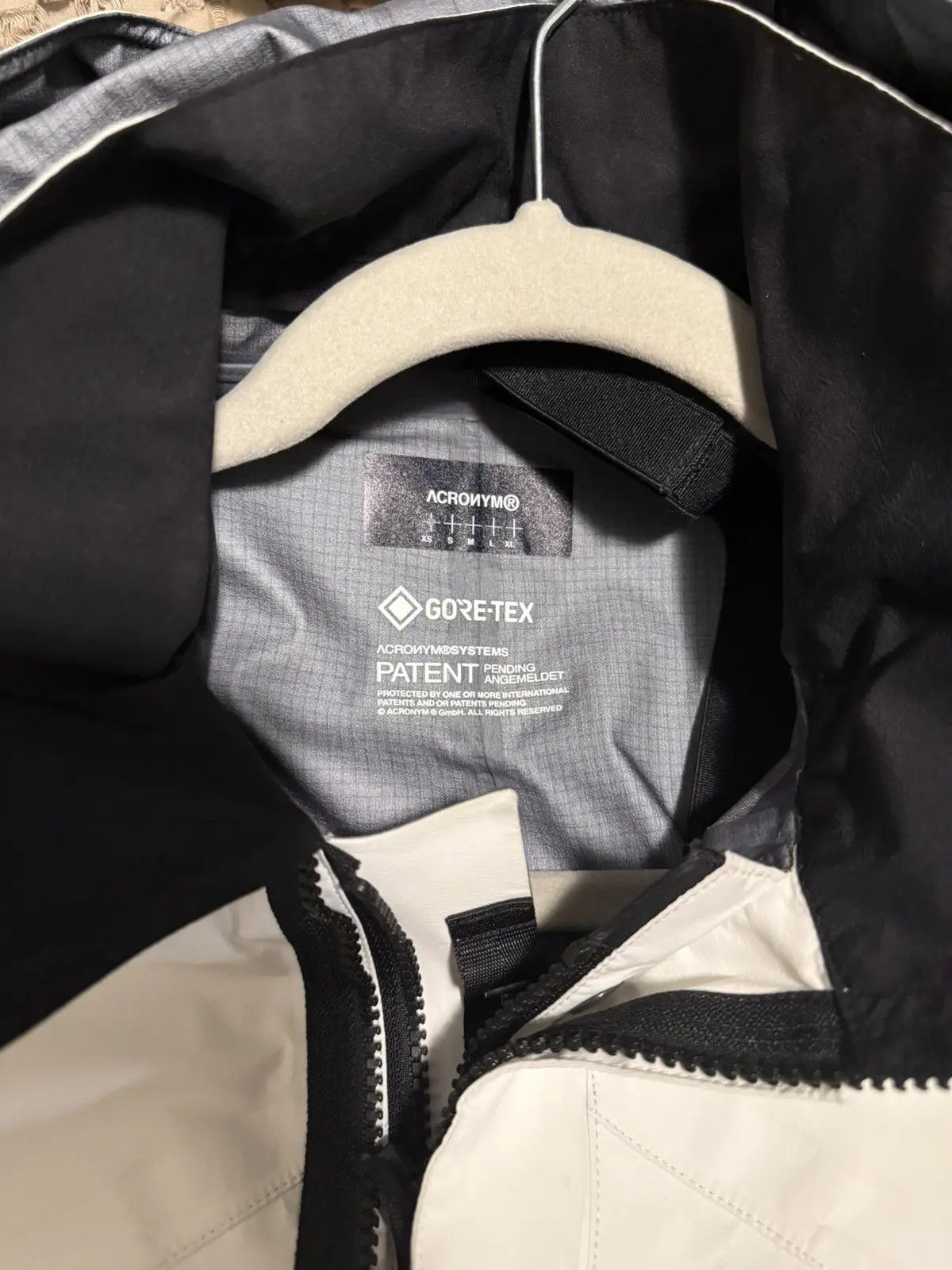 Acronym Acronym J1wts-gt size xs Size US XS / EU 42 / 0 - 4 Thumbnail