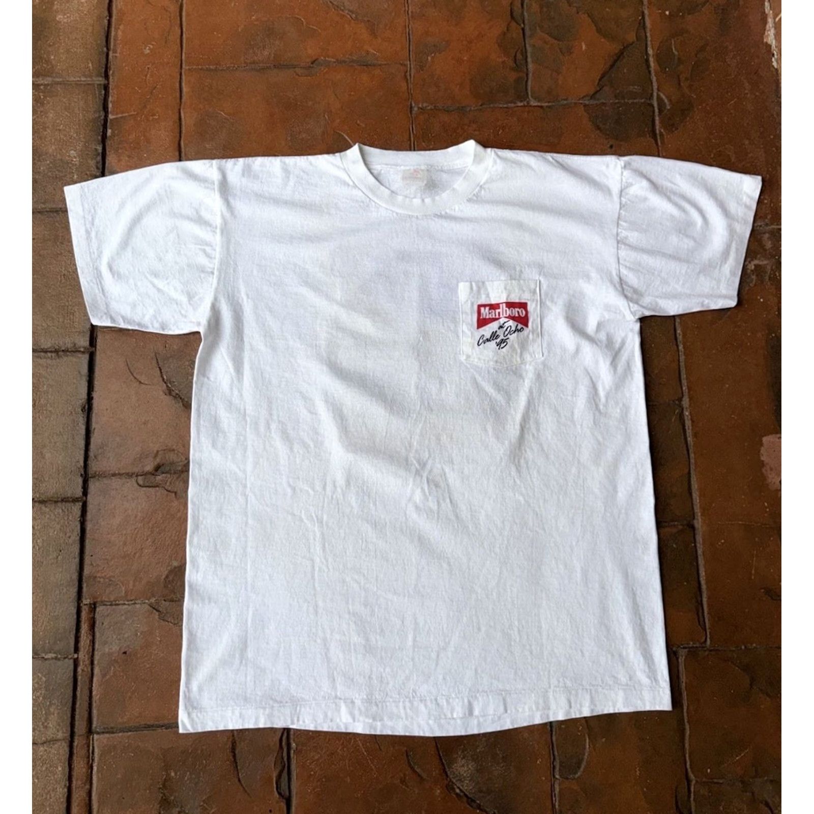 Marlboro VINTAGE Marlboro Cowboy Riding Horse T-Shirt XL White Cotton Graphic Print Crew Neck Short Sleeve Men Shirt Century 90s logo double-sided pockets"} Size US XL / EU 56 / 4 - 2 Thumbnail