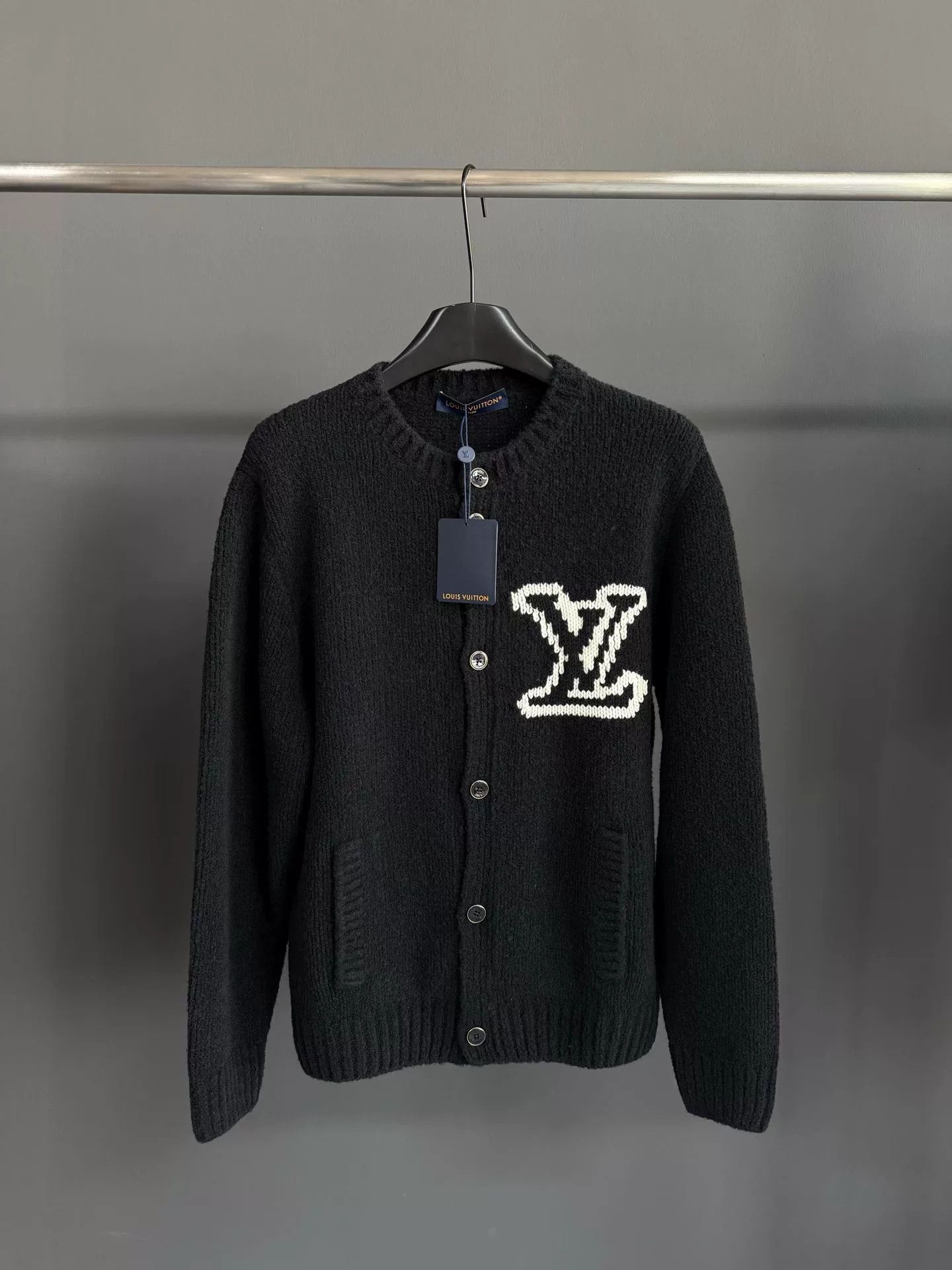Louis Vuitton Louis Vuitton Retro Black Sweater M Men Size US M / EU 48-50 / 2 - 1 Thumbnail
