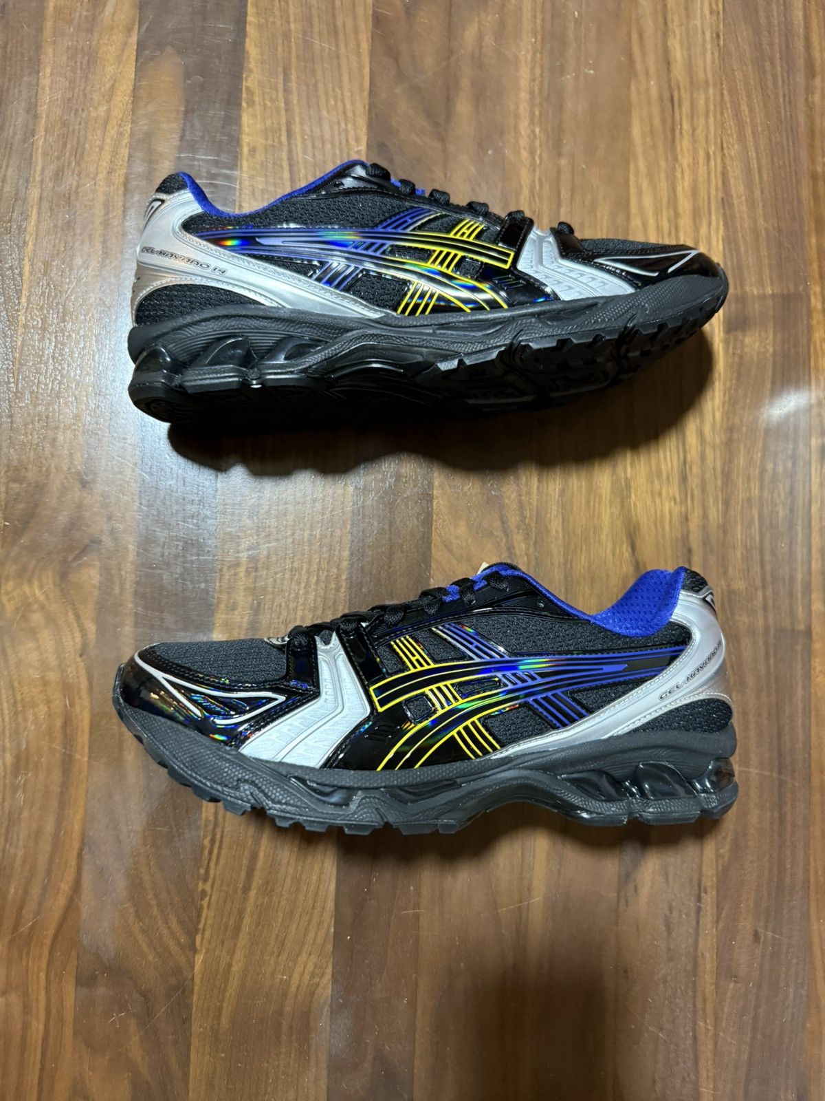 Asics × Kith × Marvel Comics KITH Marvel vs. Capcom Kith ASICS GEL-KAYANO 14 Wolverine Size US 11 / EU 44 - 2 Thumbnail