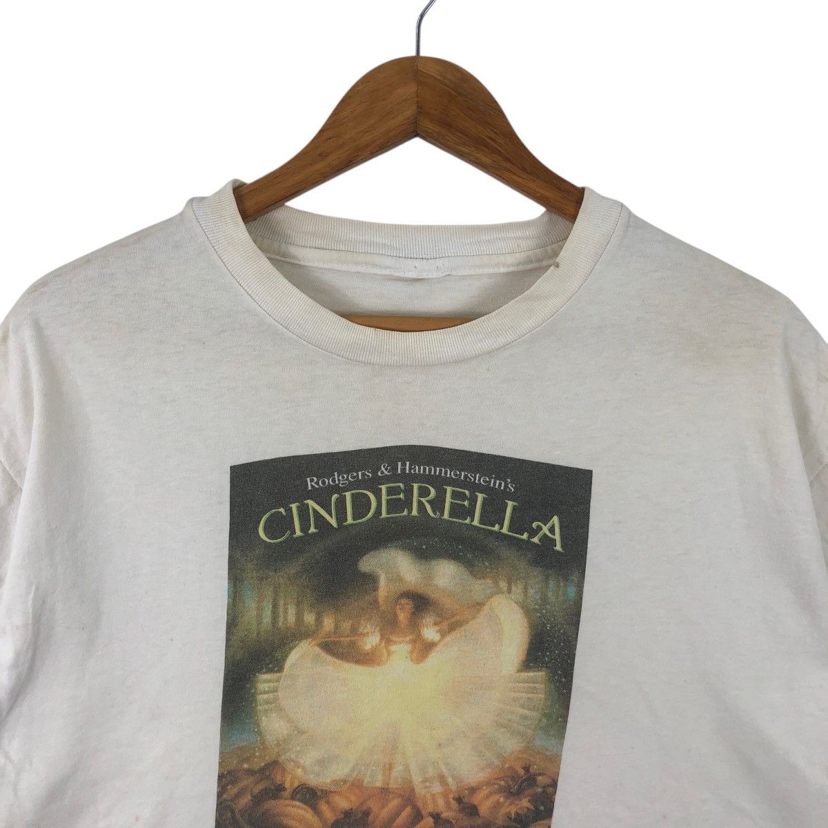 Other Vintage 90’ CINDERELLA MUSICAL Rodgers Hammerstein Tee Shirt Size US L / EU 52-54 / 3 - 2 Thumbnail