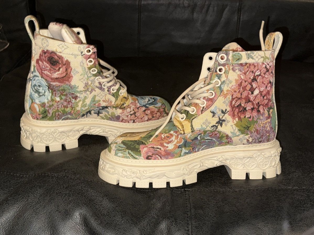 Cloth boots Louis Vuitton Multicolour size 44 EU in Cloth