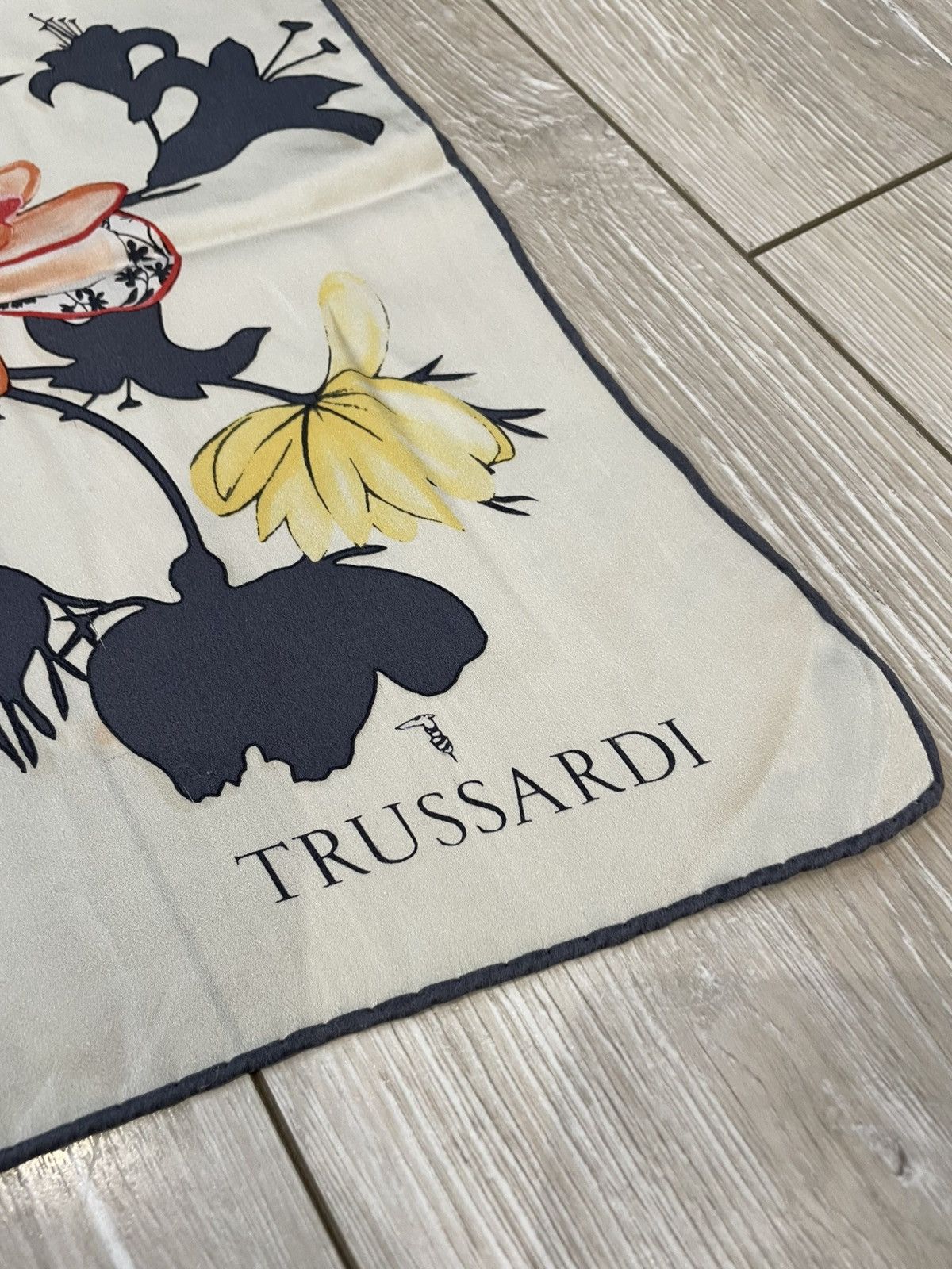 Trussardi Trussardi silk scarf flower Size ONE SIZE - 2 Thumbnail