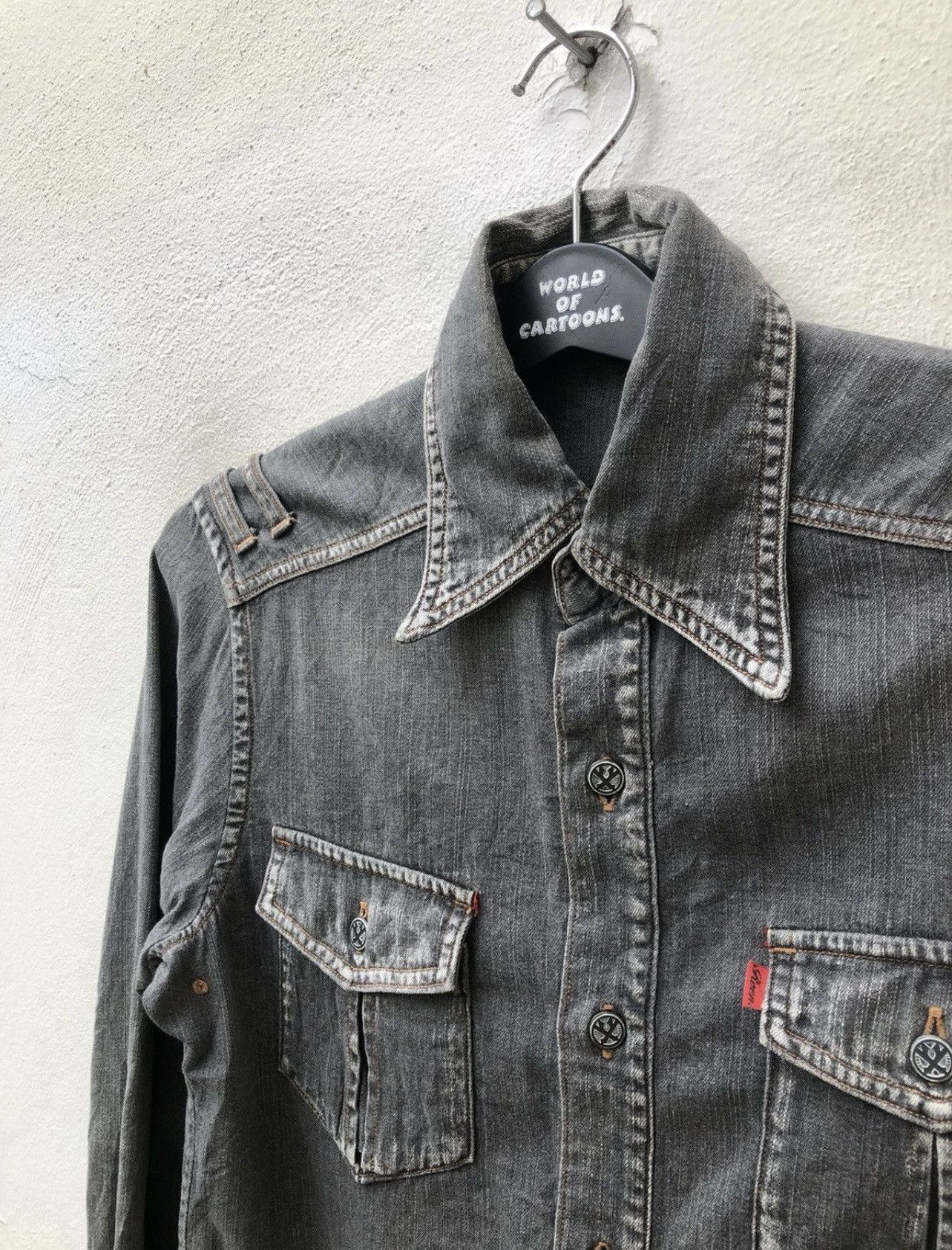 Mastermind Japan Vintage Roen Japan Skull Bones Fade Denim Western Shirt Size US S / EU 44-46 / 1 - 12 Thumbnail