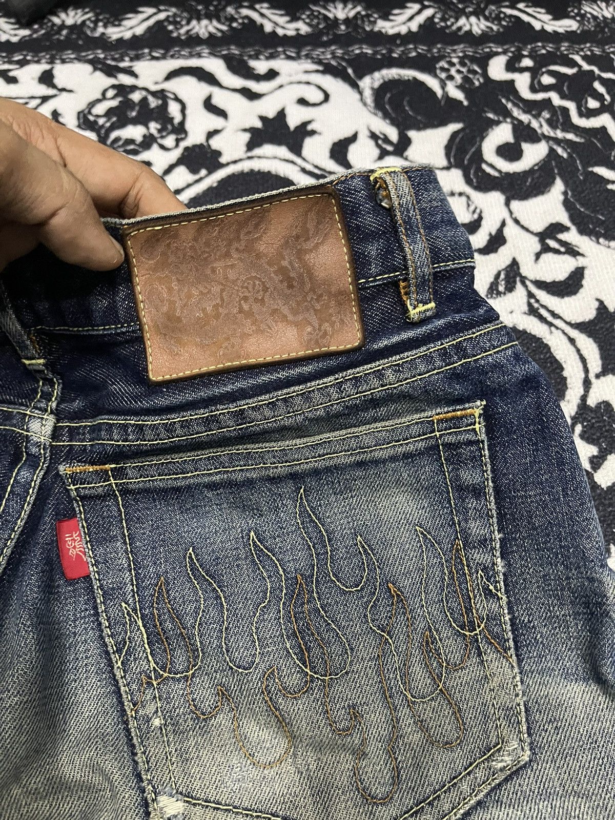 Beauty Beast 90s DRAGON JEANS FLAME POCKET SALVEDGE DISTRESSED Size US 28 / EU 44 - 17 Thumbnail
