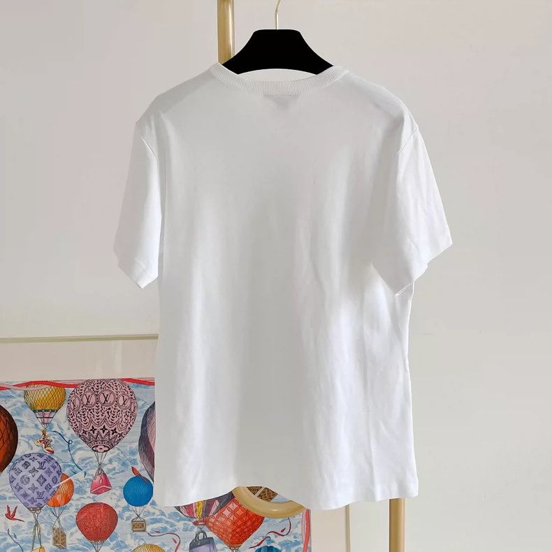 Louis Vuitton LOUIS VUITTON White leather logo T-shirt Size US M / EU 48-50 / 2 - 2 Thumbnail