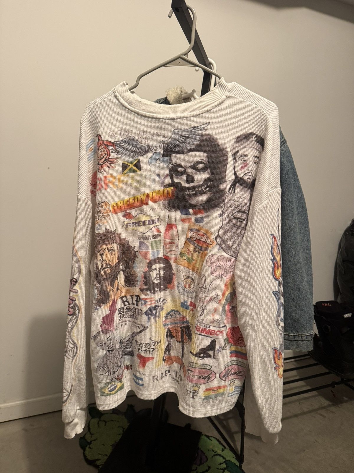 Greedy Unit Graffiti Thermal - White