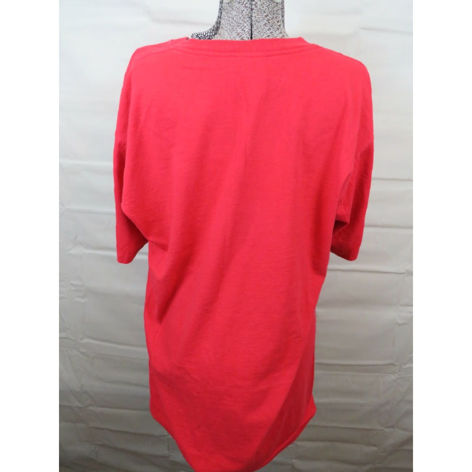 Nutmeg VINTAGE Nutmeg Chicago Bulls NBA T-Shirt XL Red Unisex Short Sleeve Graphic Tee Shirt 100% Cotton Mens Womens Boys Girls Size US XL / EU 56 / 4 - 6 Thumbnail