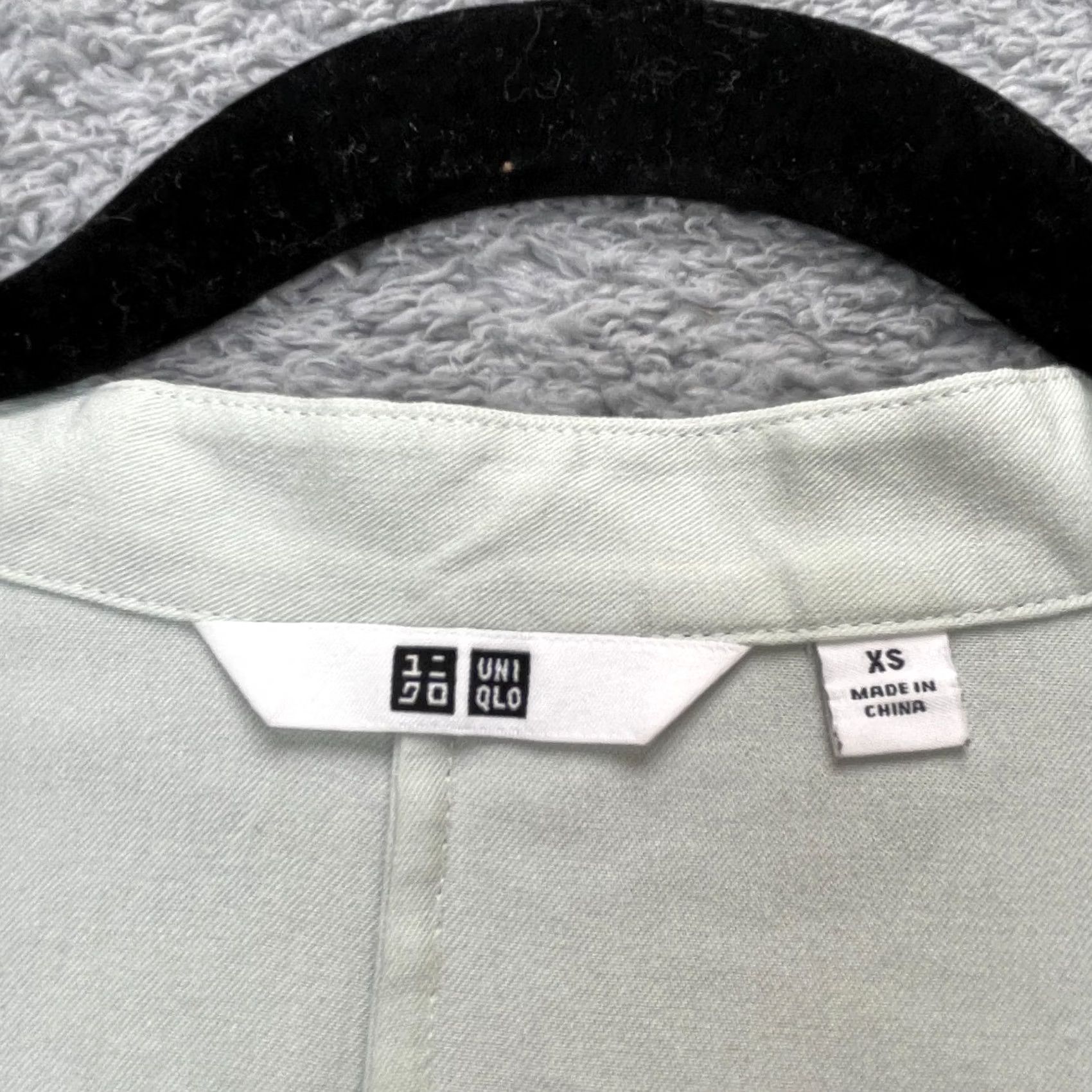 Uniqlo Uniqlo Blouse Shirt Womens XS Beige Rayon Short Sleeve Collared Button Basic All Seasons Easy Care Regular 90s City Preppy Style Size XS / US 0-2 / IT 36-38 - 3 Thumbnail