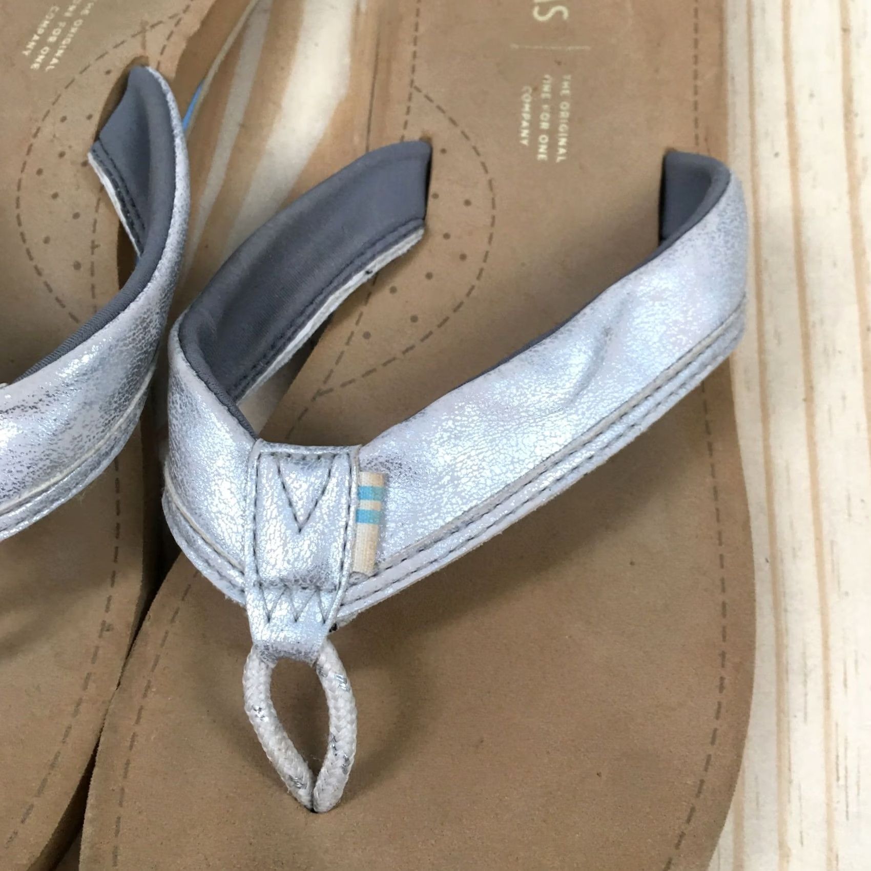 Toms TOMS Sandals Womens 8 Flip Flop Silver Toe-Post Comfort Casual Flat Shoes Size M / US 6-8 / IT 42-44 - 5 Thumbnail