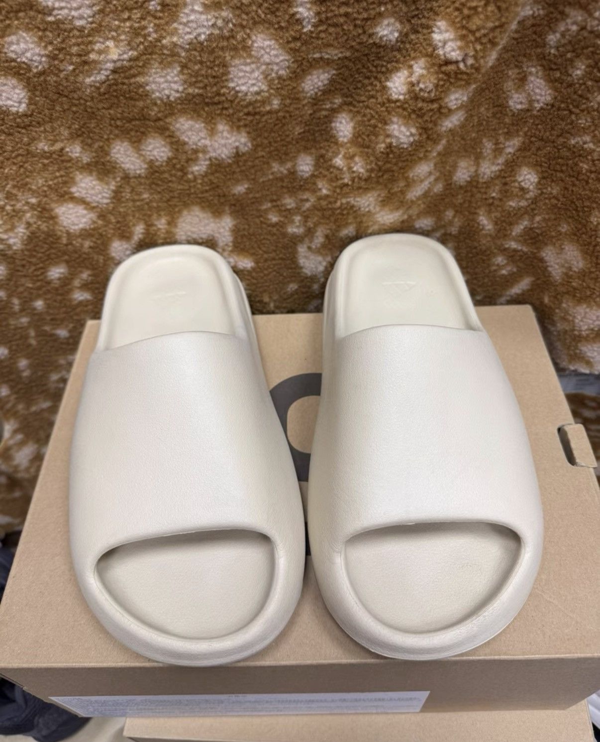 Adidas Adidas Yeezy Slide Bone FZ5897 K37 Size US 8 / EU 41 - 3 Thumbnail