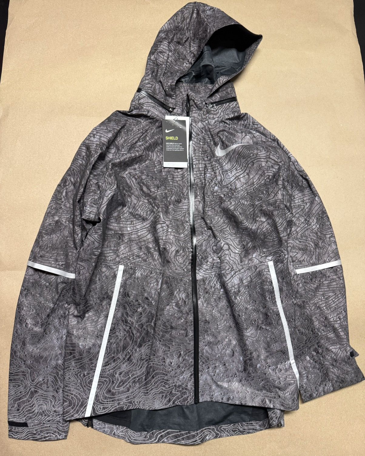 Nike NIKE Large L ZONAL AEROSHIELD ENERGY Men's Running Jacket Size US L / EU 52-54 / 3 - 1 Thumbnail