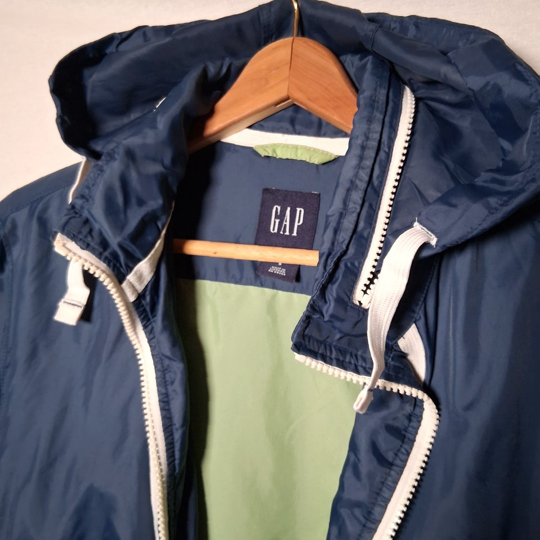 Gap VINTAGE Gap Windbreaker Jacket Men S Blue Full Zip Roll Away Hood Short Jacket Size US S / EU 44-46 / 1 - 7 Thumbnail