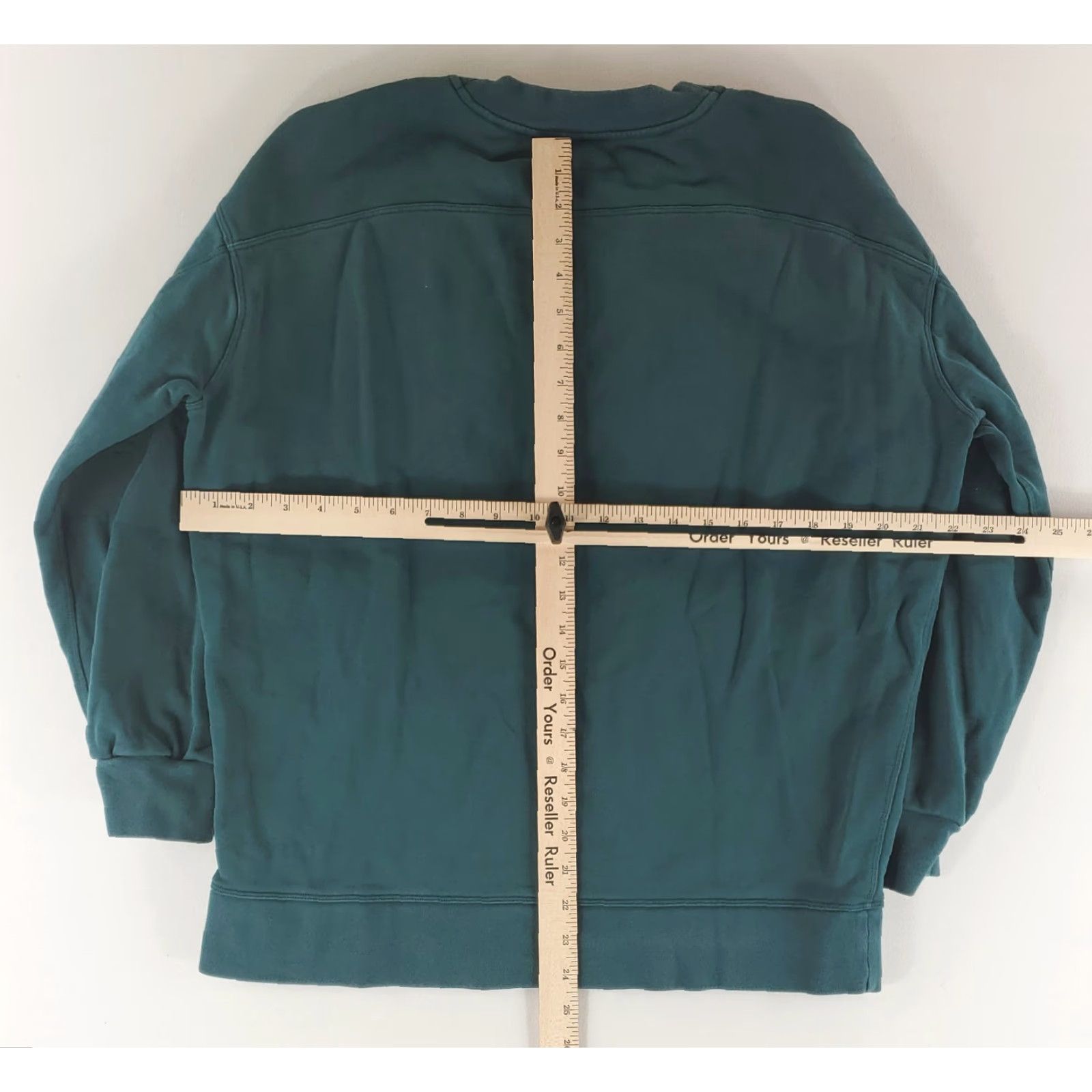 Lululemon Lululemon Sweatshirt Crew Perfectly Oversized Green Womens 6 Womens 6 Crew Sweatshirt Green Lululemon - Note: Small hole sleeve (see pic) Size M / US 6-8 / IT 42-44 - 8 Thumbnail