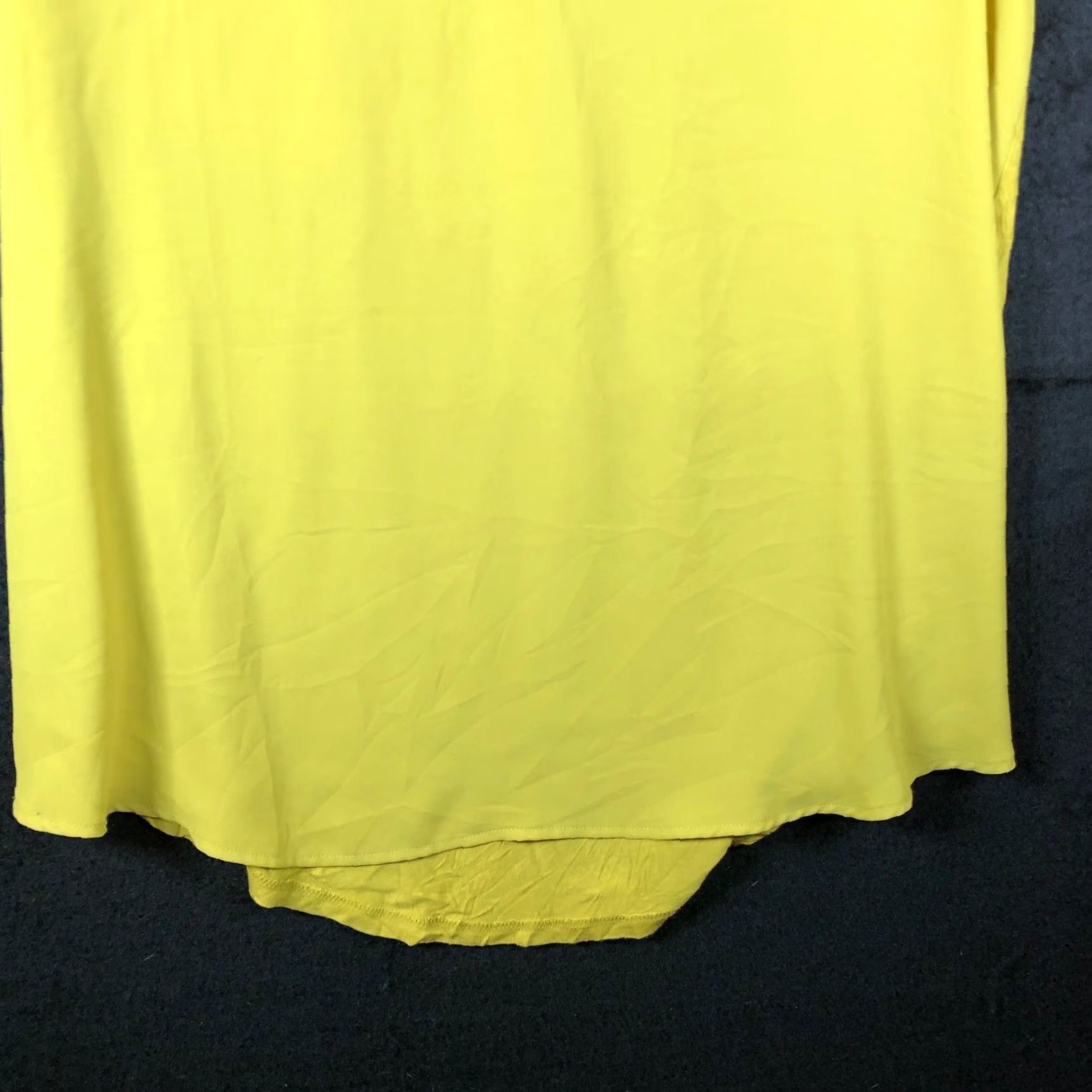Express Express Blouse Womens Yellow V-Neck Sleeveless Lightweight Medium Tank Size M / US 6-8 / IT 42-44 - 3 Thumbnail